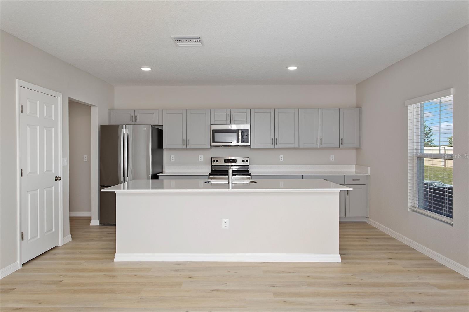 36675 THORNHEDGE DR — photo 9