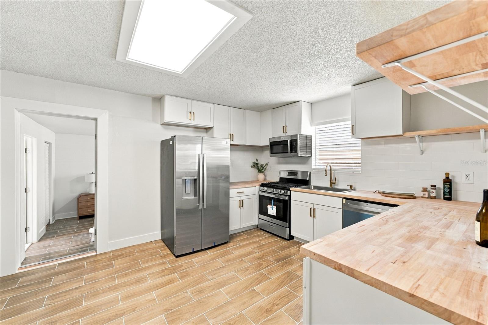 2217 CORRINE ST — photo 7