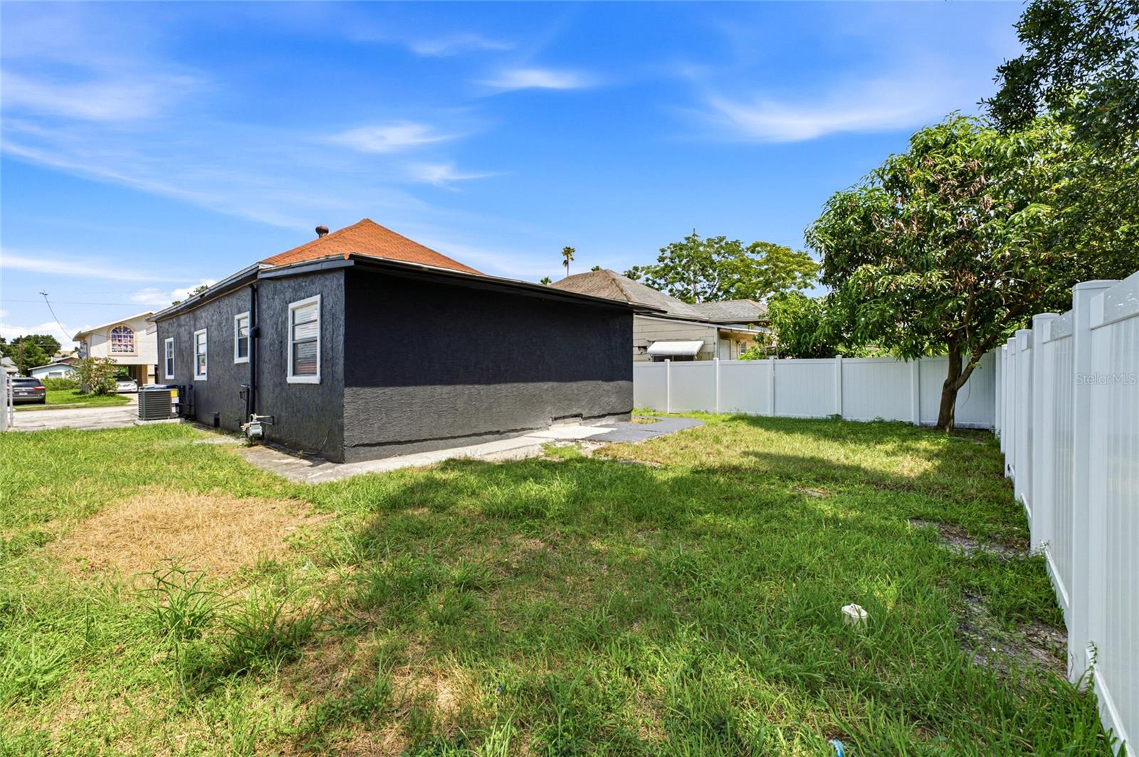 2217 CORRINE ST — photo 40