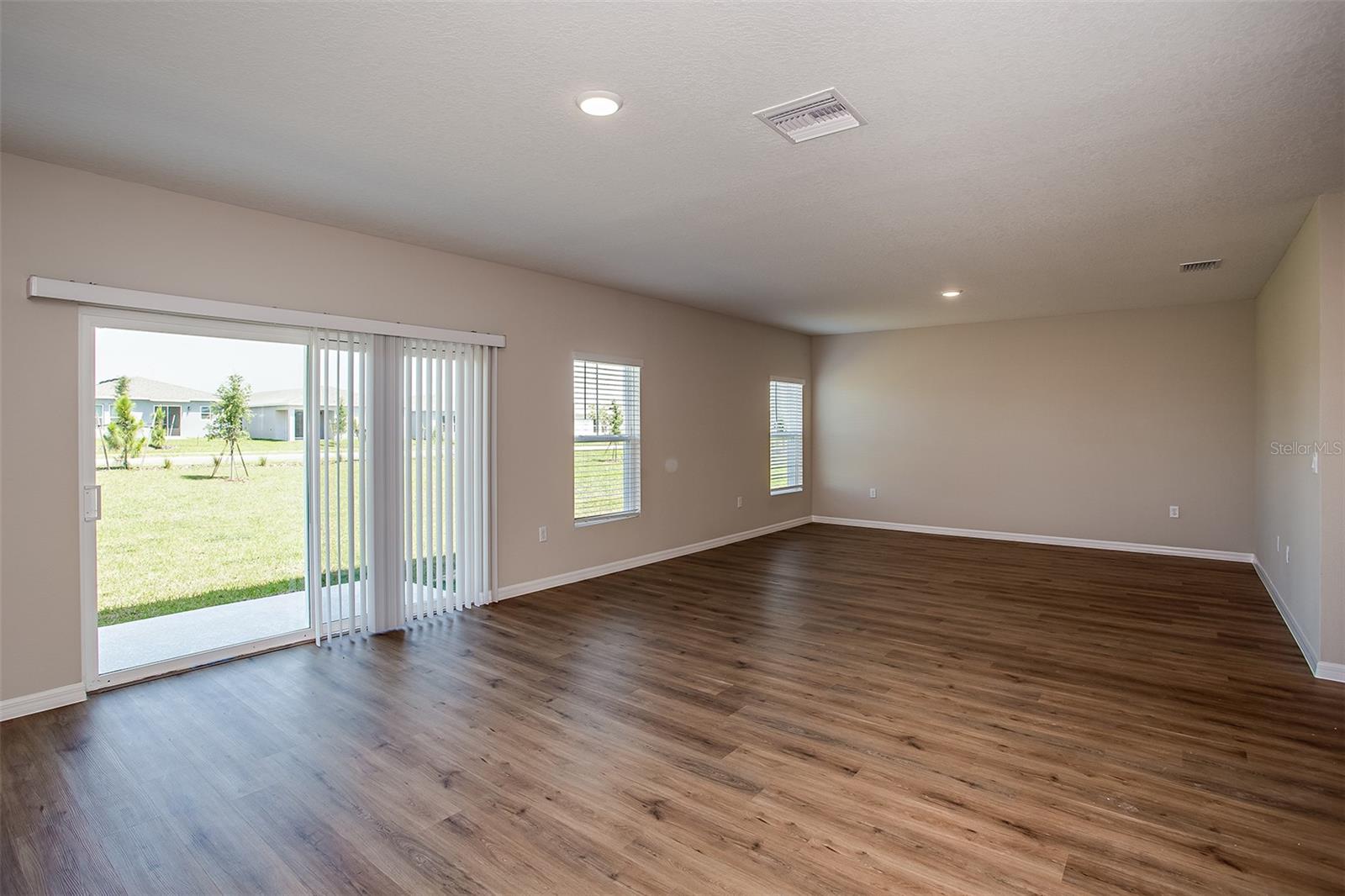 36668 THORNHEDGE DR — photo 13