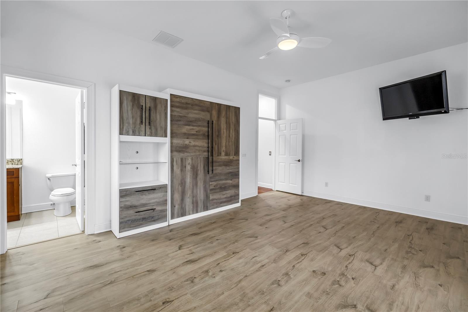 651 SAXONY BLVD — photo 31