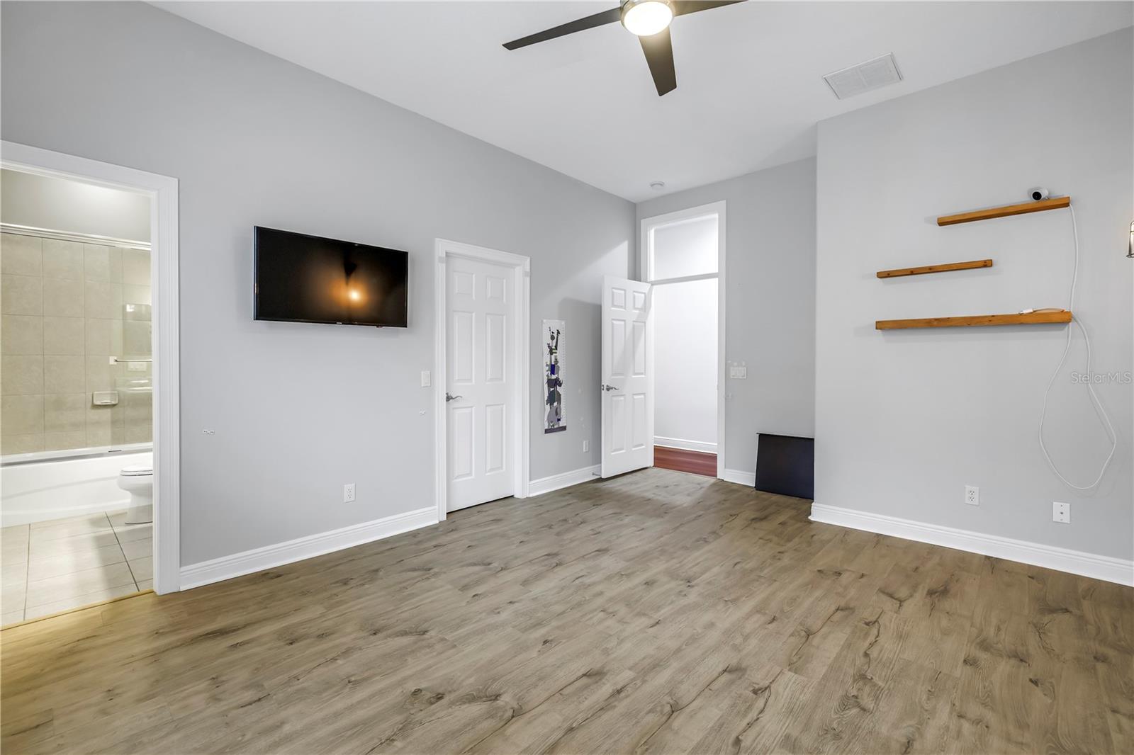 651 SAXONY BLVD — photo 27