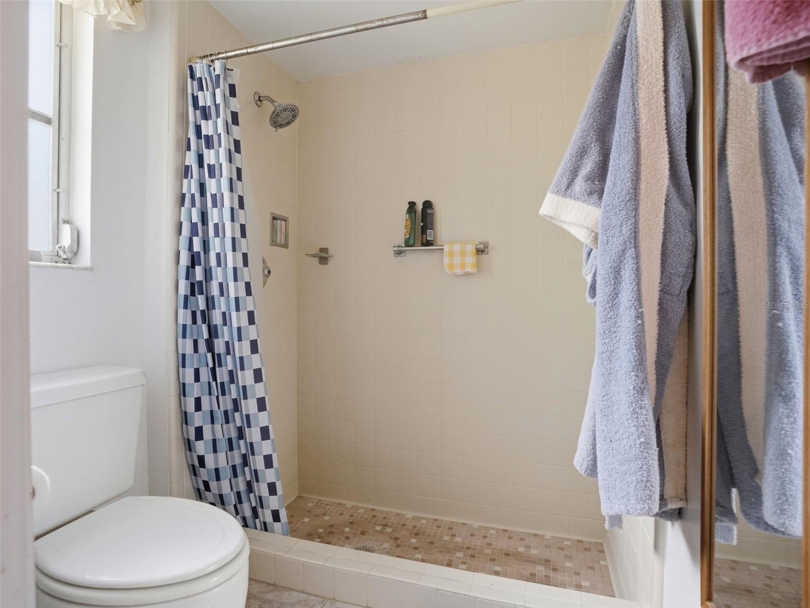 11121 ROLLINGWOOD DR — photo 18