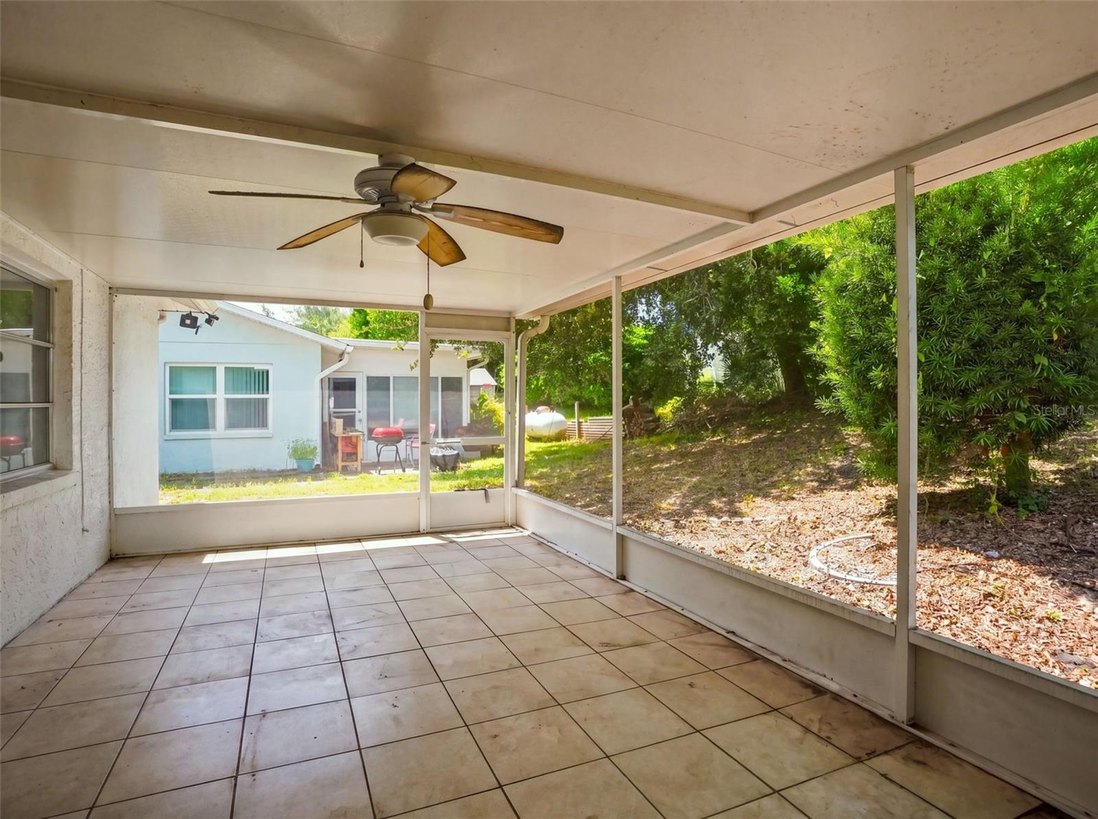 11121 ROLLINGWOOD DR — photo 24