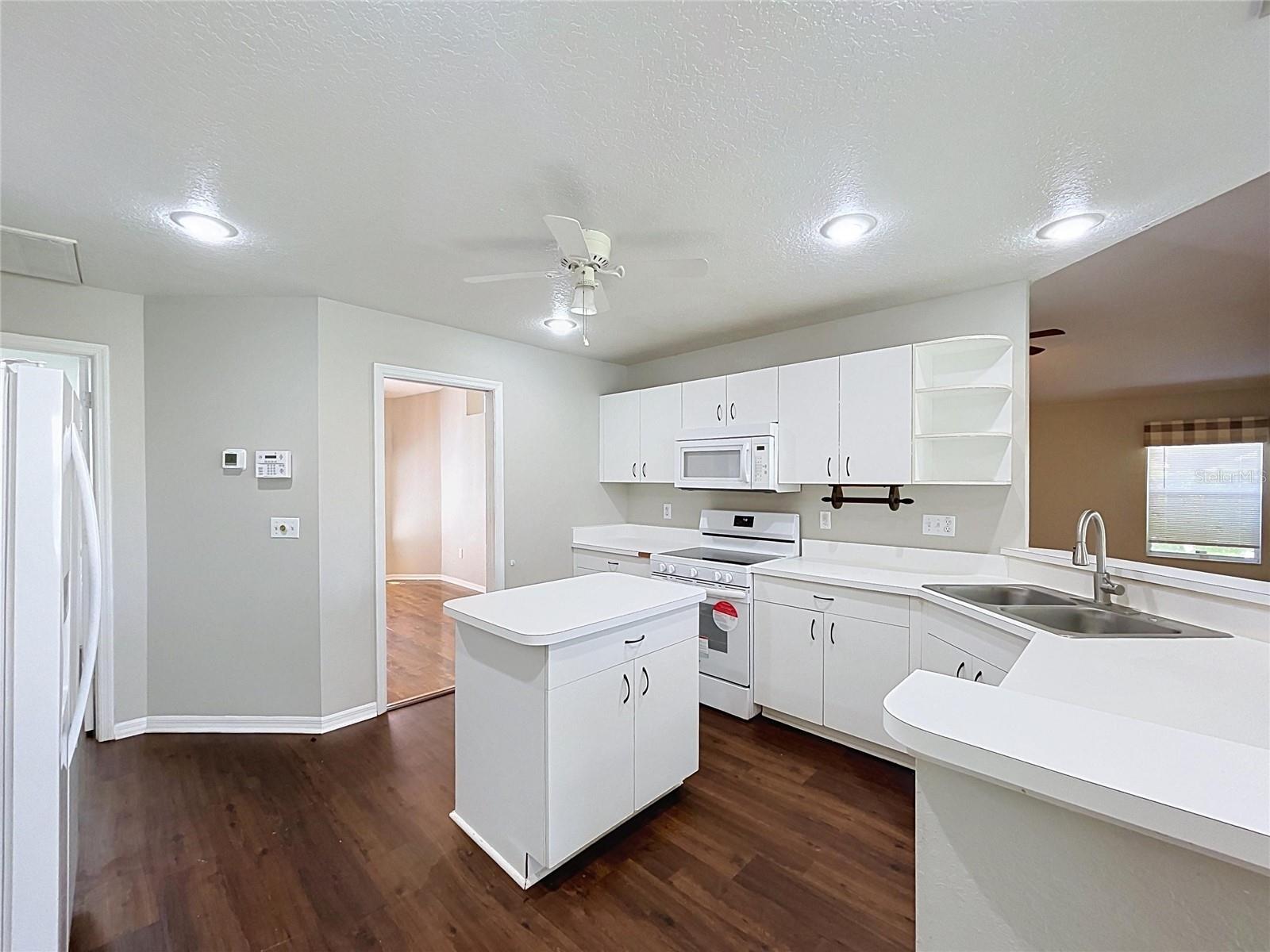 4012 THACKERY WAY — photo 39