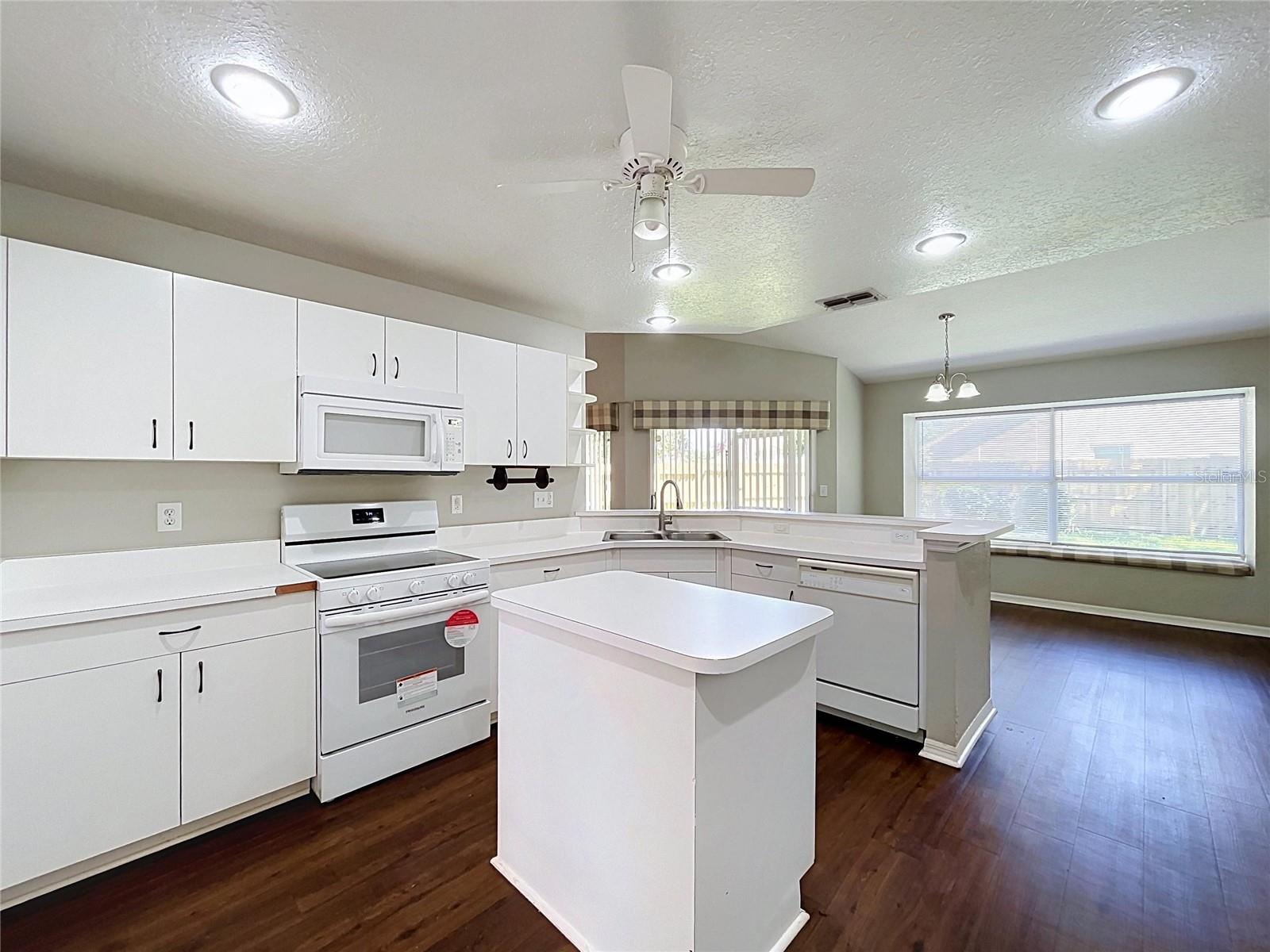 4012 THACKERY WAY — photo 37