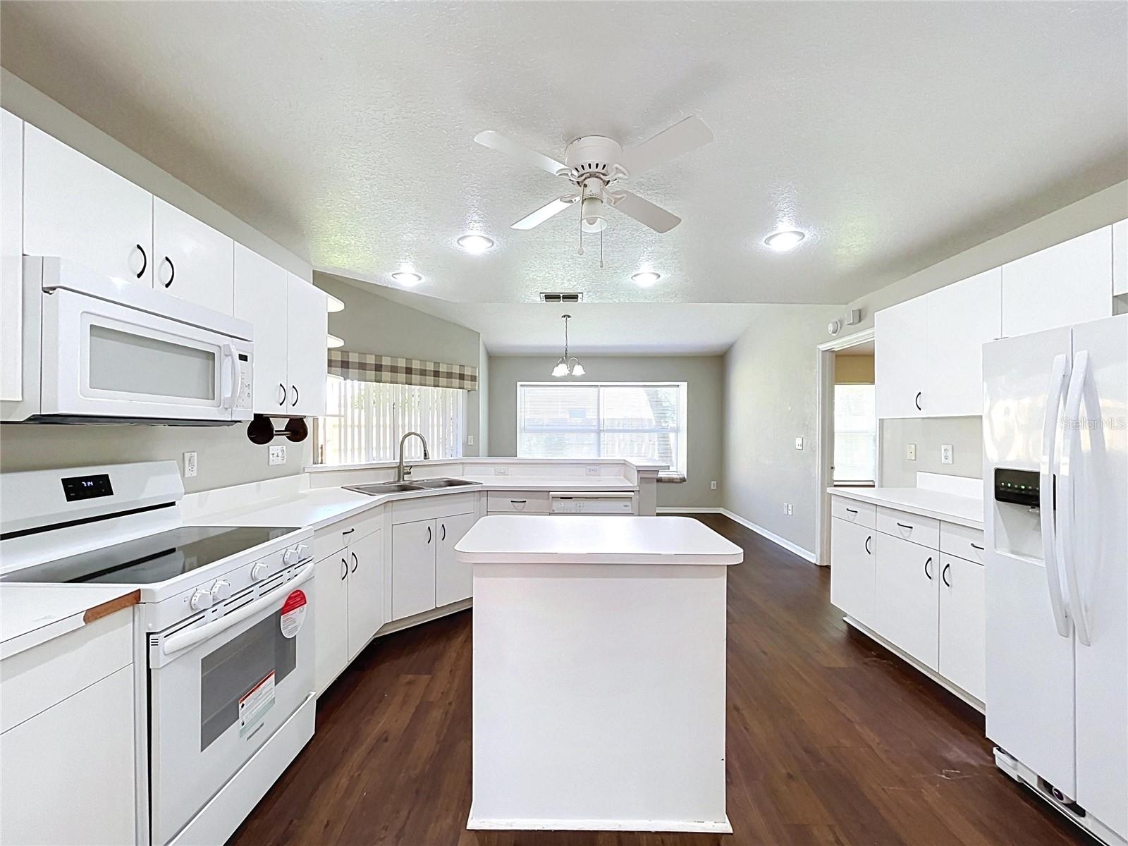 4012 THACKERY WAY — photo 36