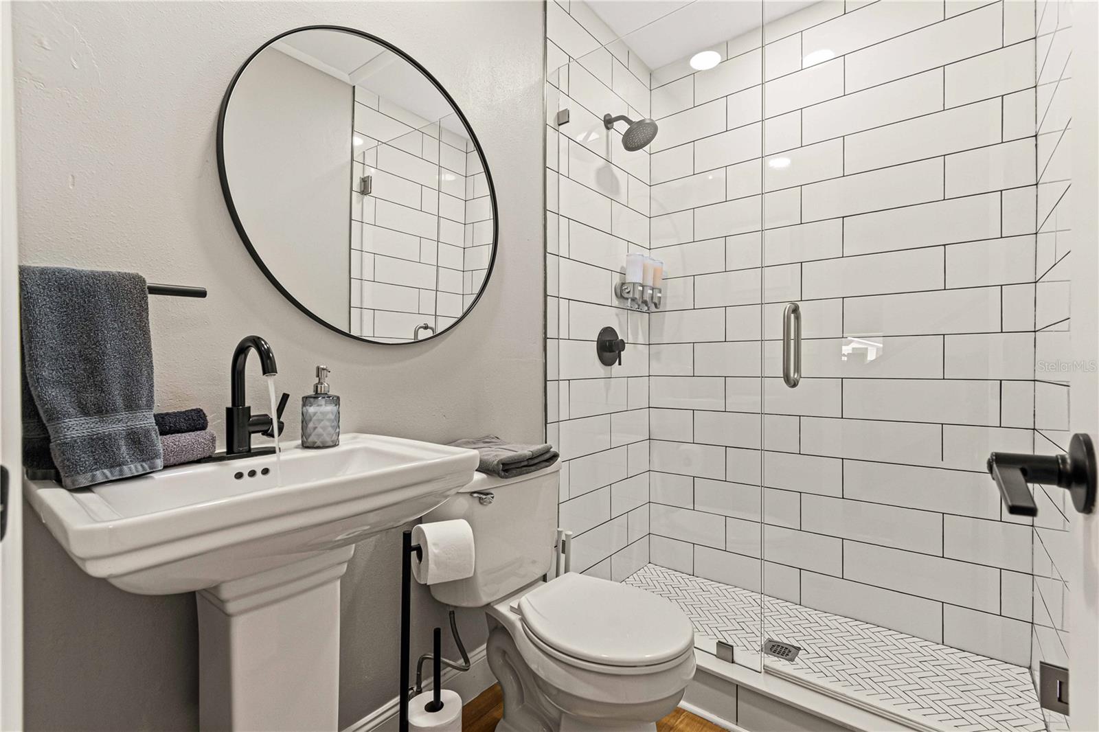 7501 RUSTIC DR — photo 8
