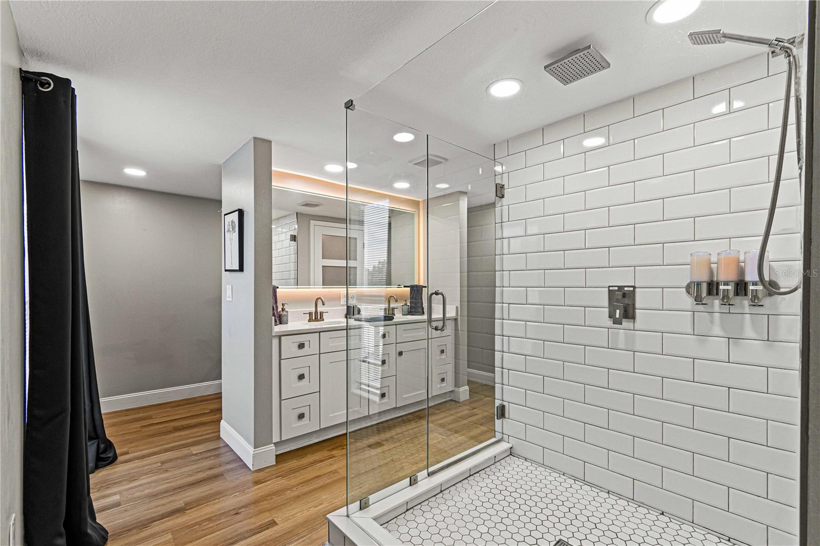 7501 RUSTIC DR — photo 32