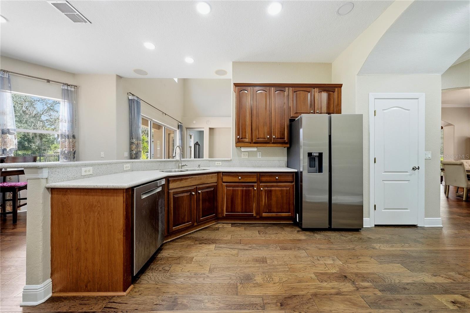 9244 RHEA DR — photo 10