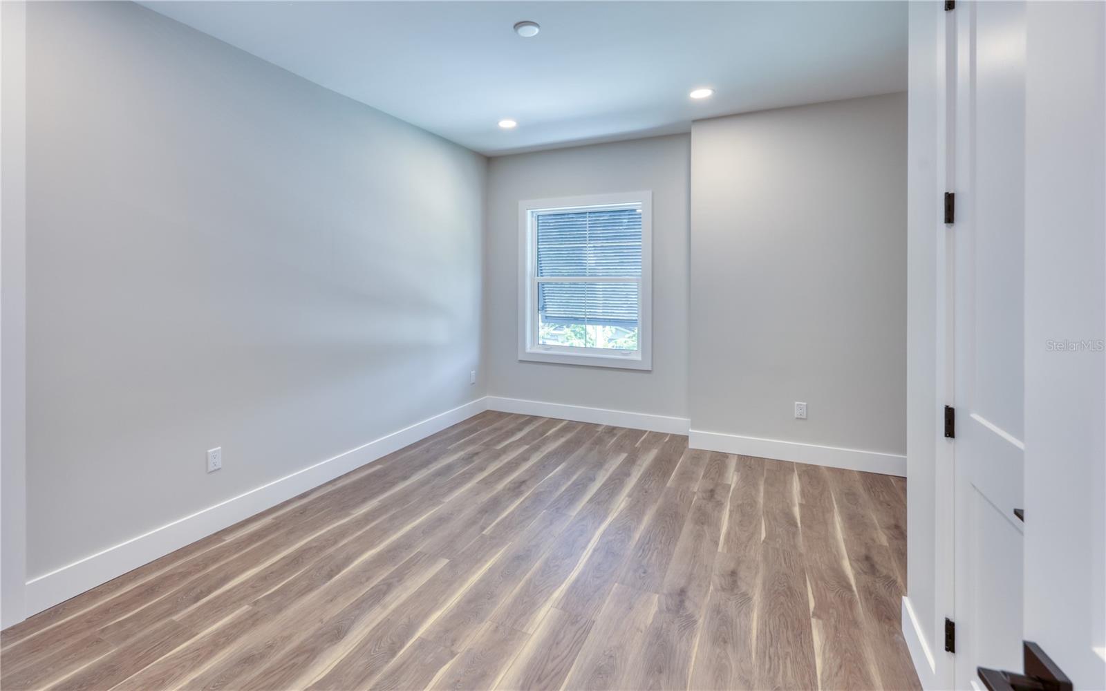 785 LIME ST — photo 26