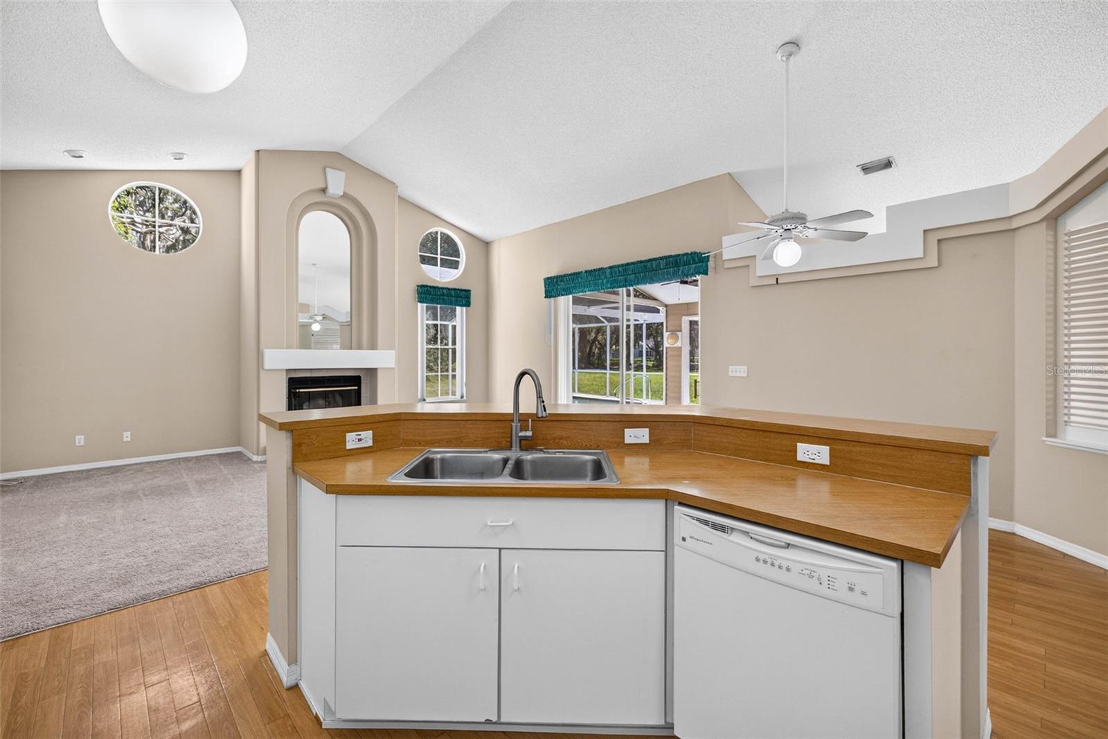 3318 SILVERPOND DR — photo 17