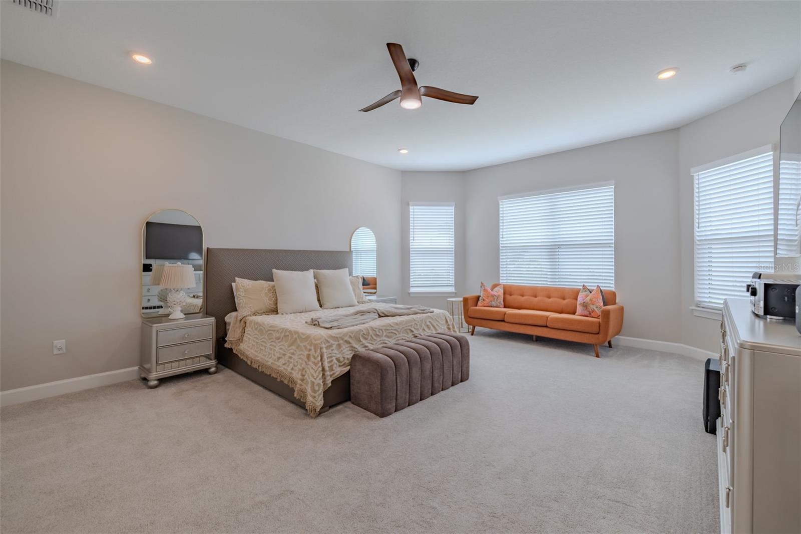 4727 FRECCIA LOOP — photo 18