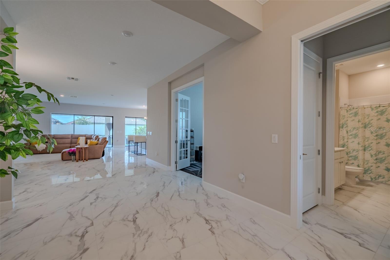 4727 FRECCIA LOOP — photo 33