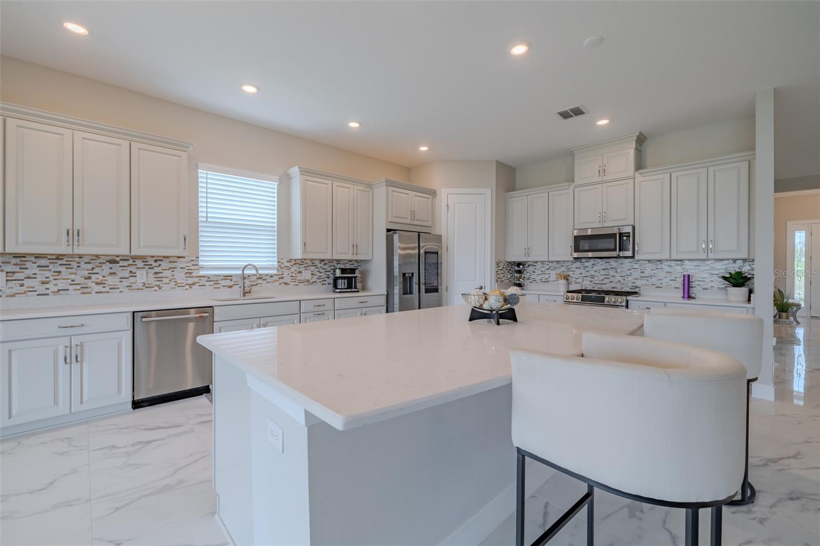 4727 FRECCIA LOOP — photo 8