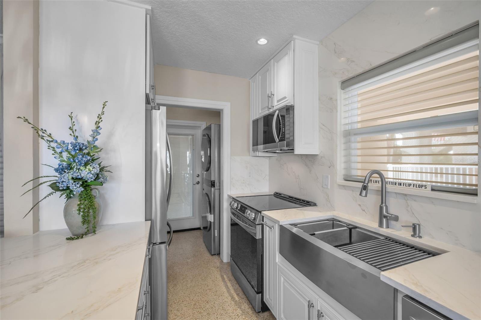 52 N PINE CIR — photo 19