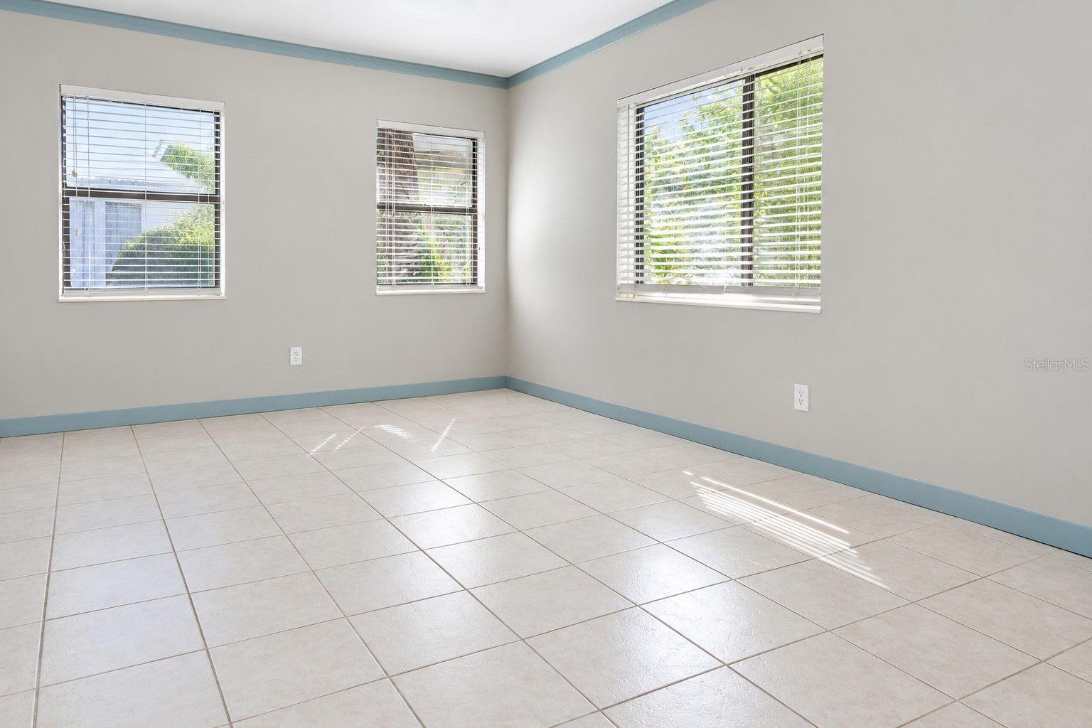 687 GENEVA PL — photo 6