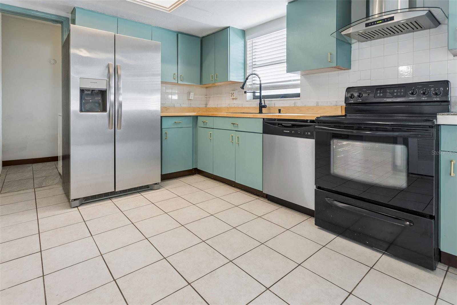 687 GENEVA PL — photo 7