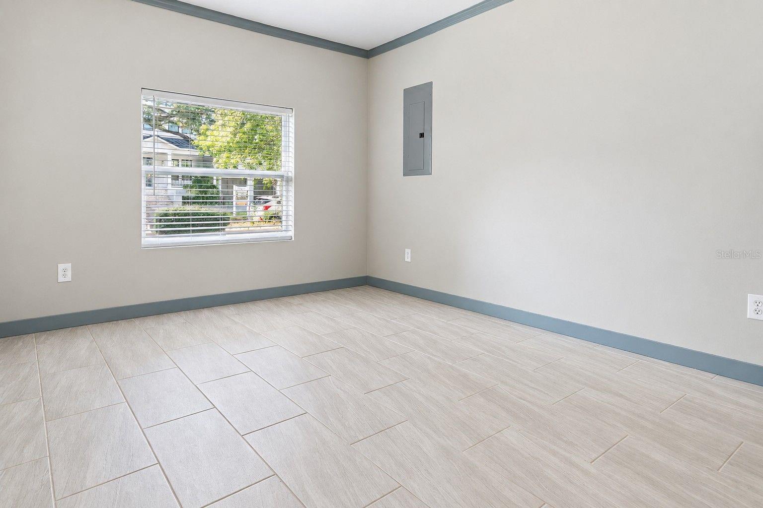 687 GENEVA PL — photo 18