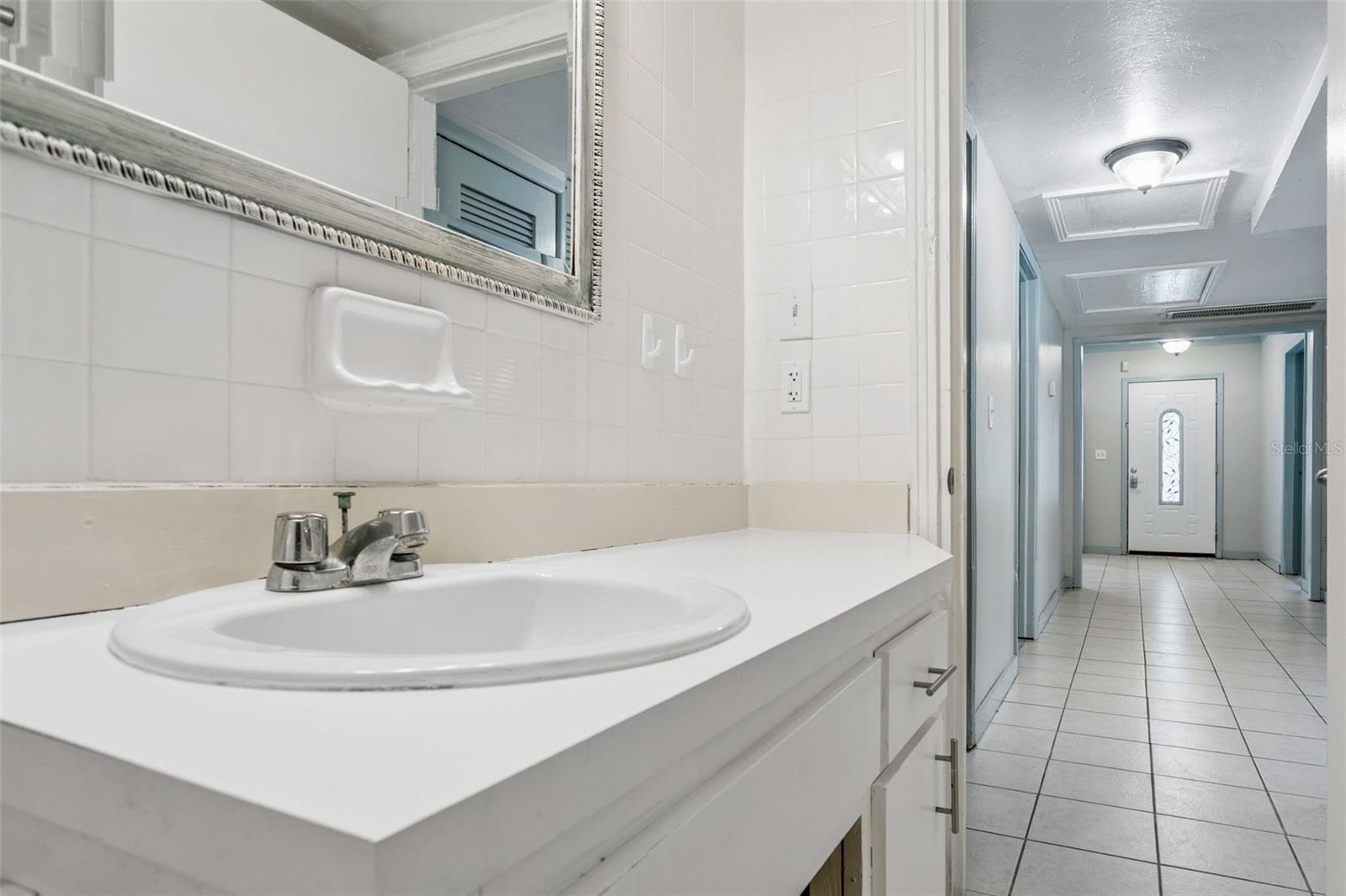 687 GENEVA PL — photo 21