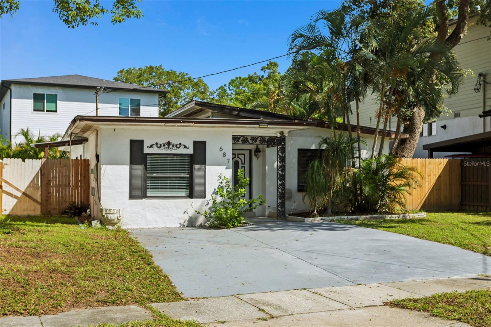 687 GENEVA PL — photo 2