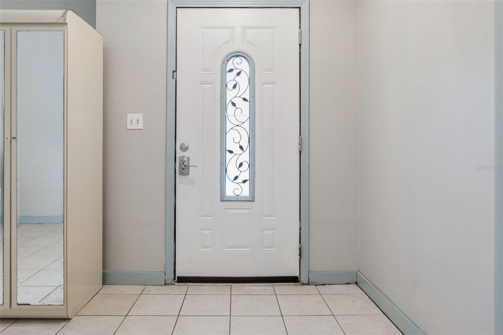 687 GENEVA PL — photo 4