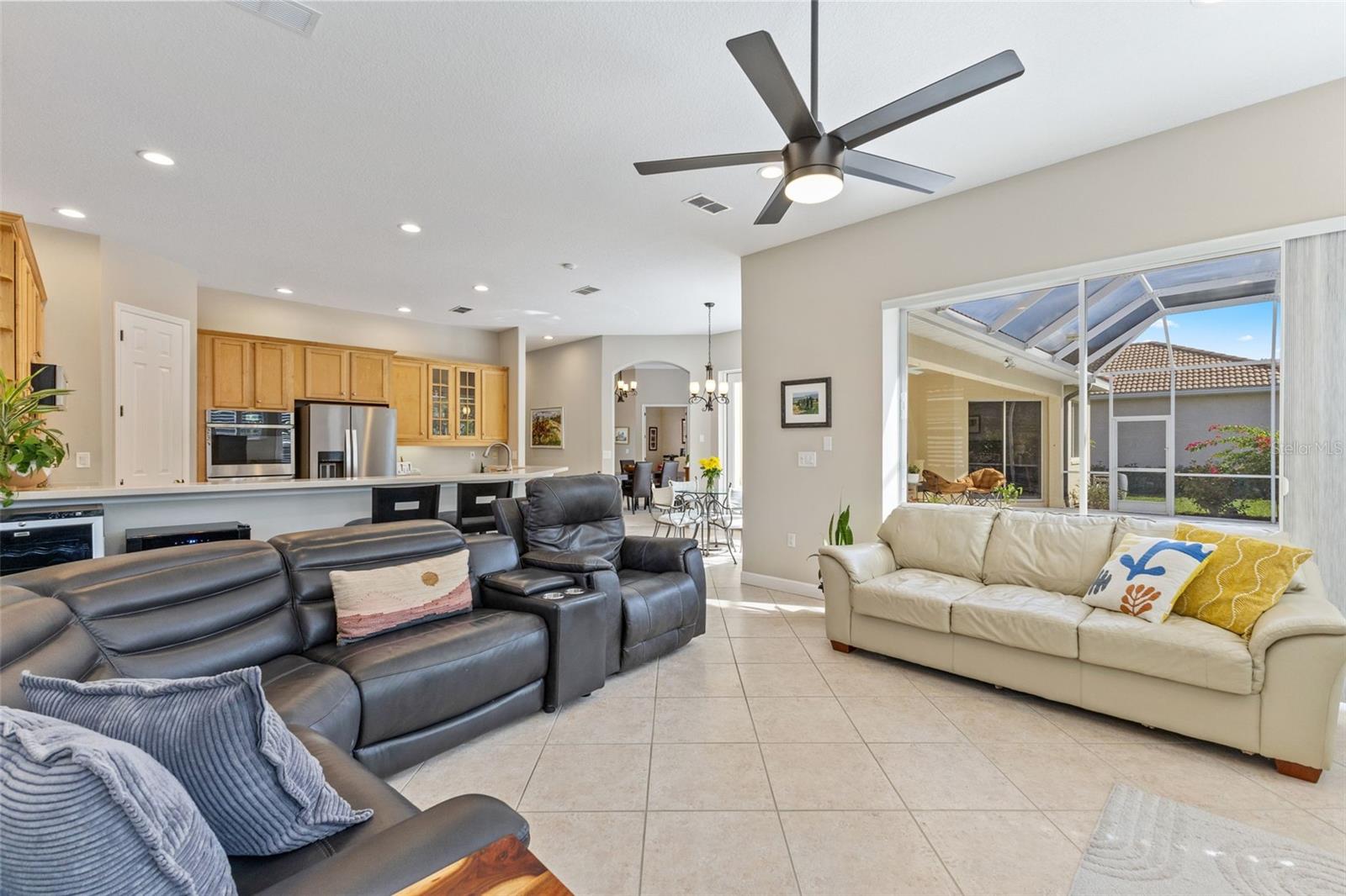 6840 COYOTE RIDGE CT — photo 3