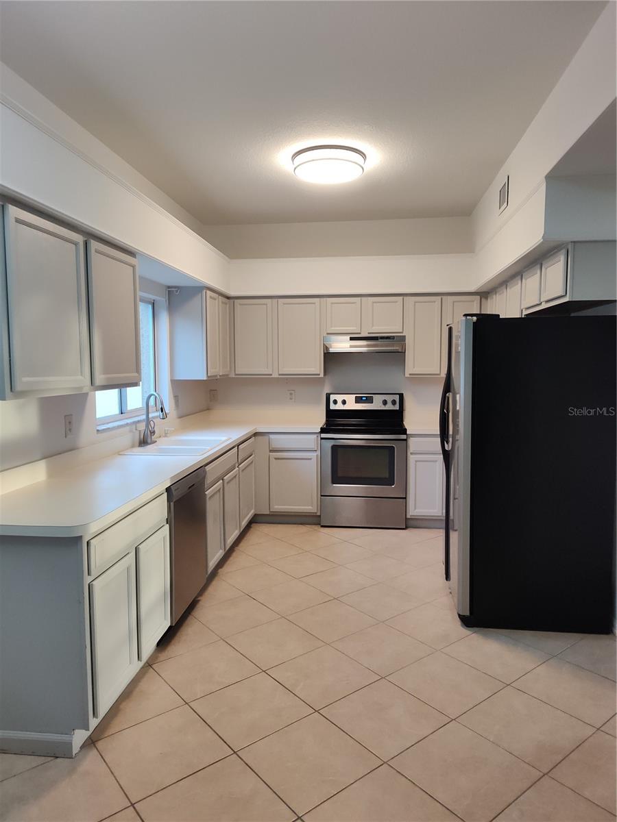 27536 BREAKERS DR — photo 5