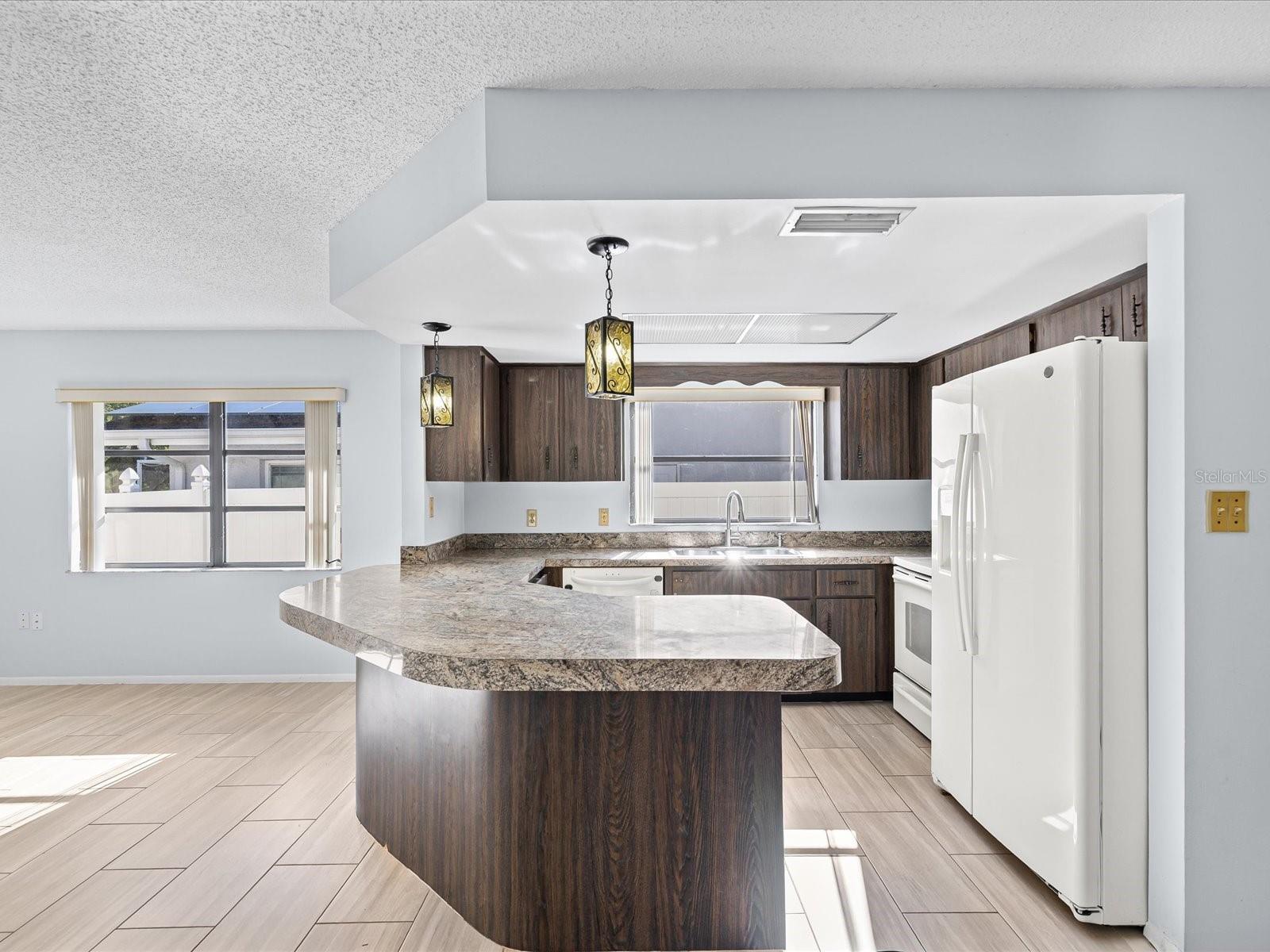 6907 BOTTLE BRUSH DR — photo 3