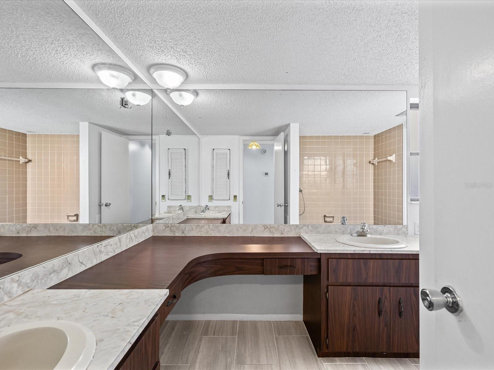6907 BOTTLE BRUSH DR — photo 10