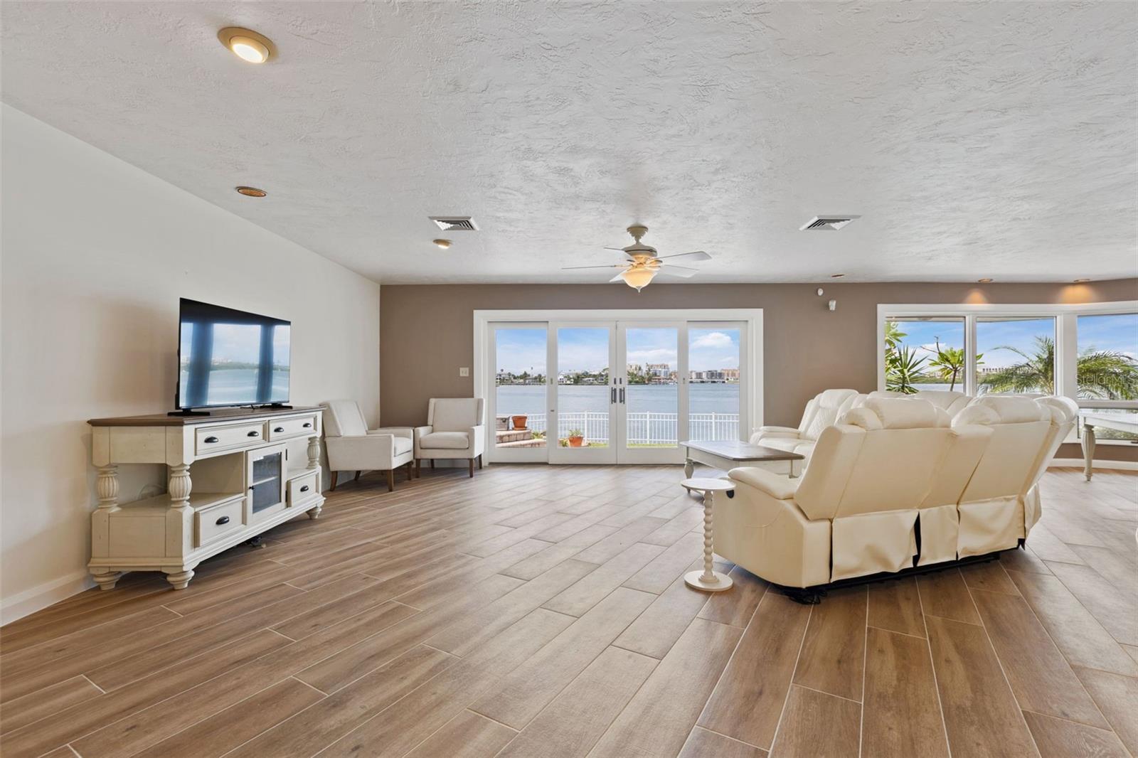 290 BAYSIDE DR — photo 25