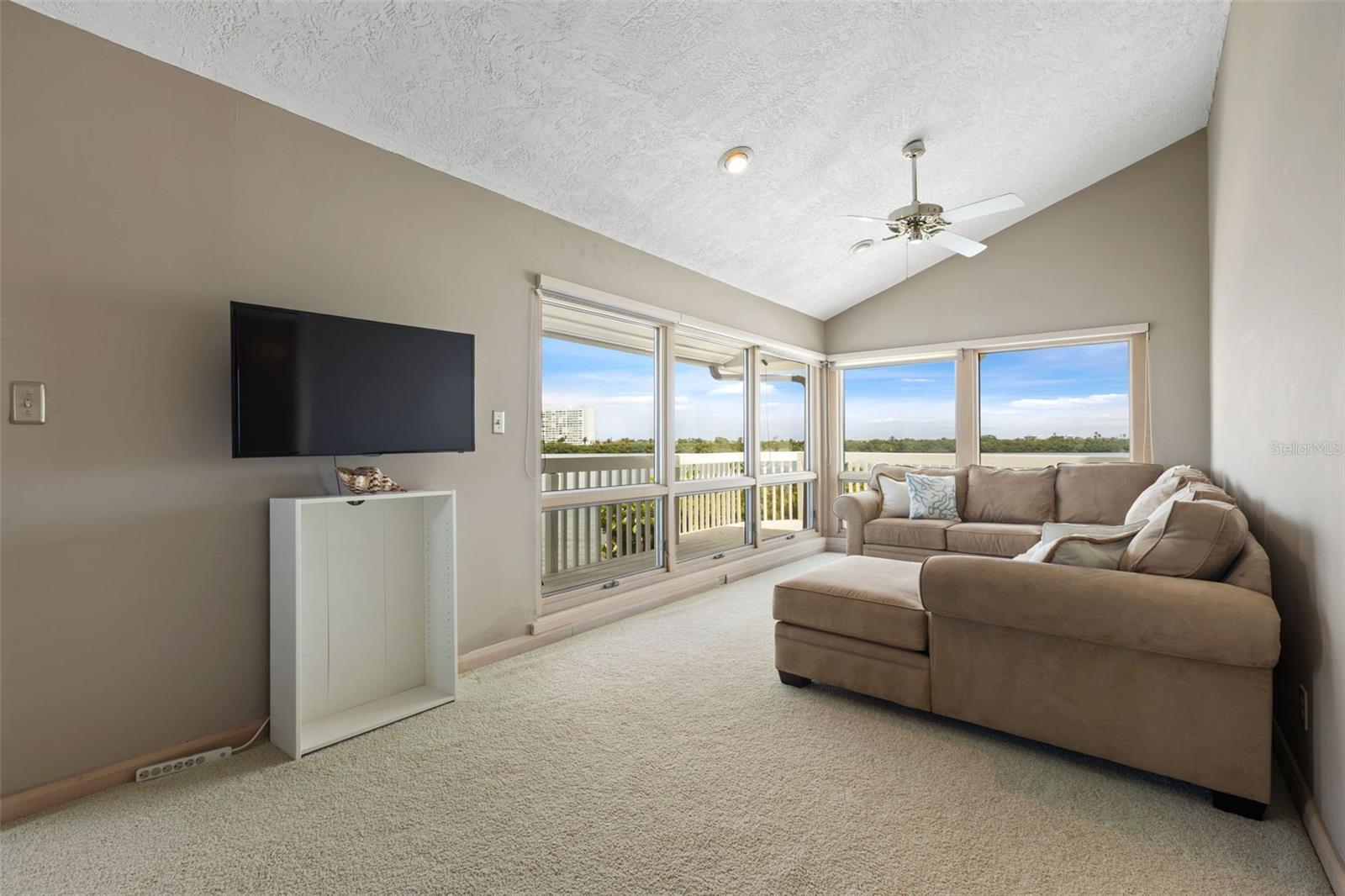 290 BAYSIDE DR — photo 37