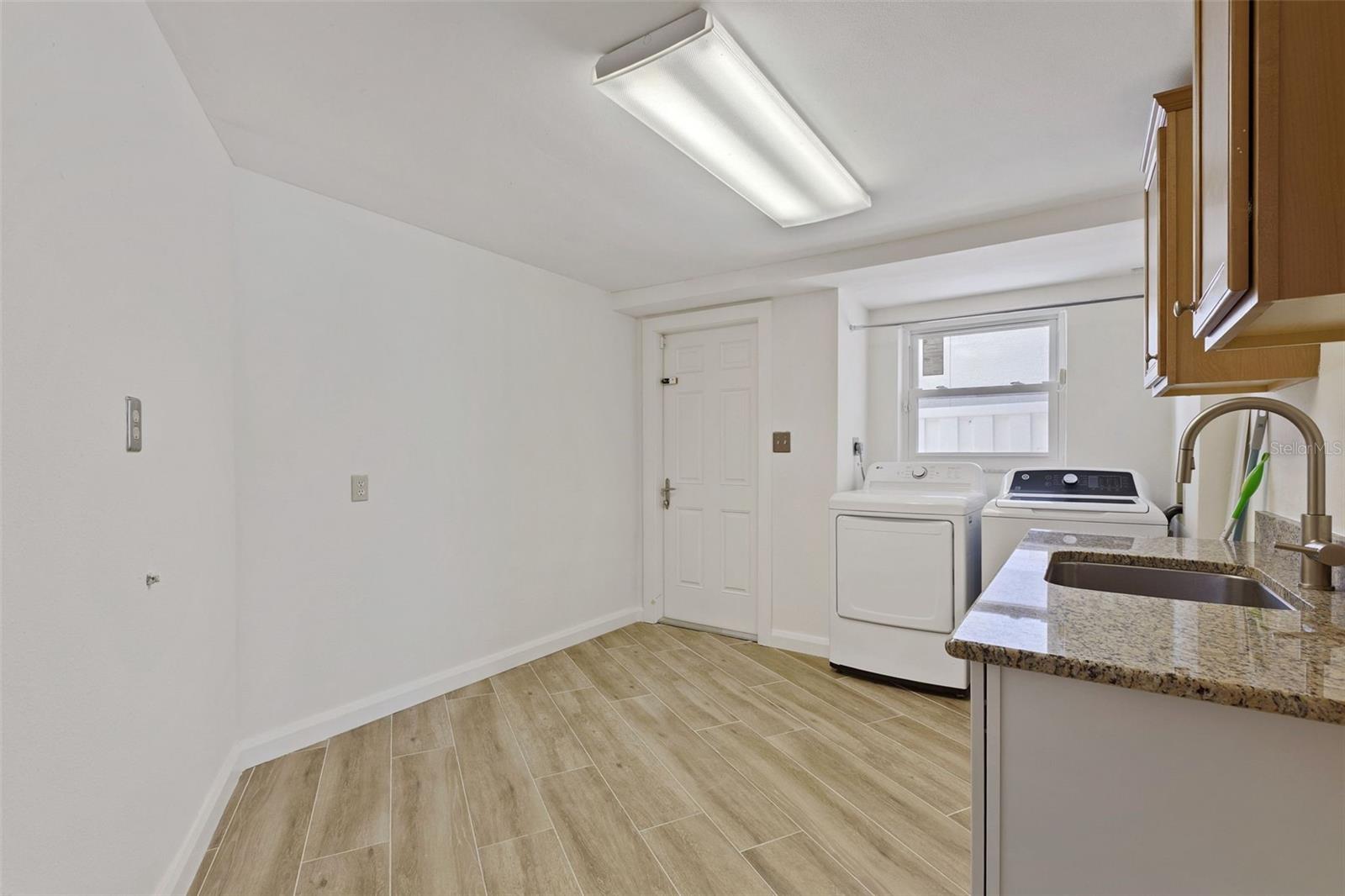 290 BAYSIDE DR — photo 42