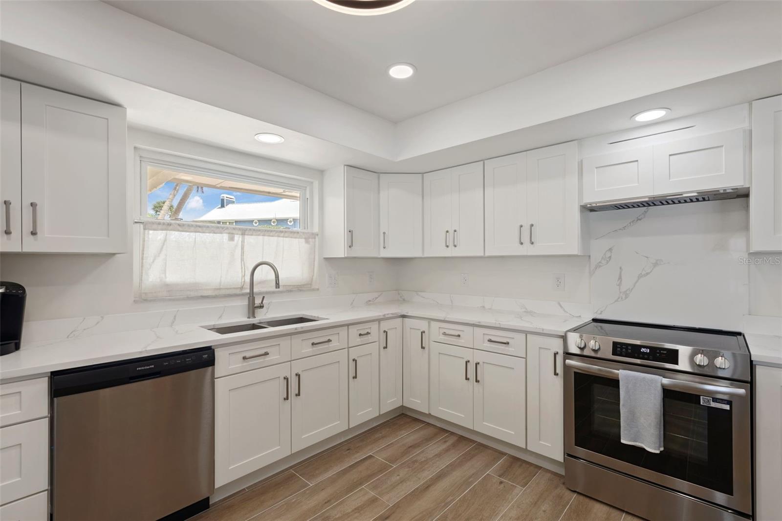 290 BAYSIDE DR — photo 21