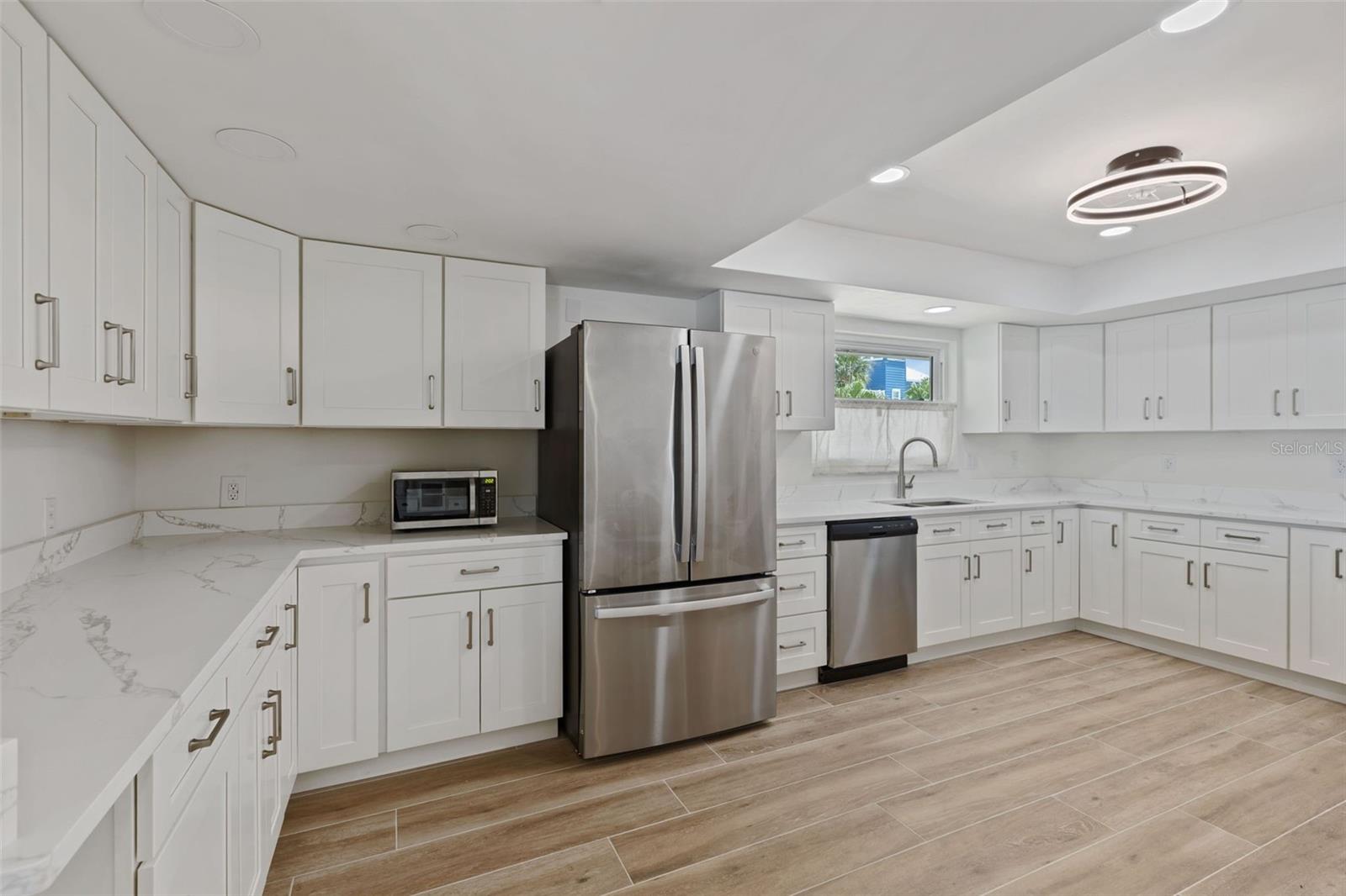 290 BAYSIDE DR — photo 19