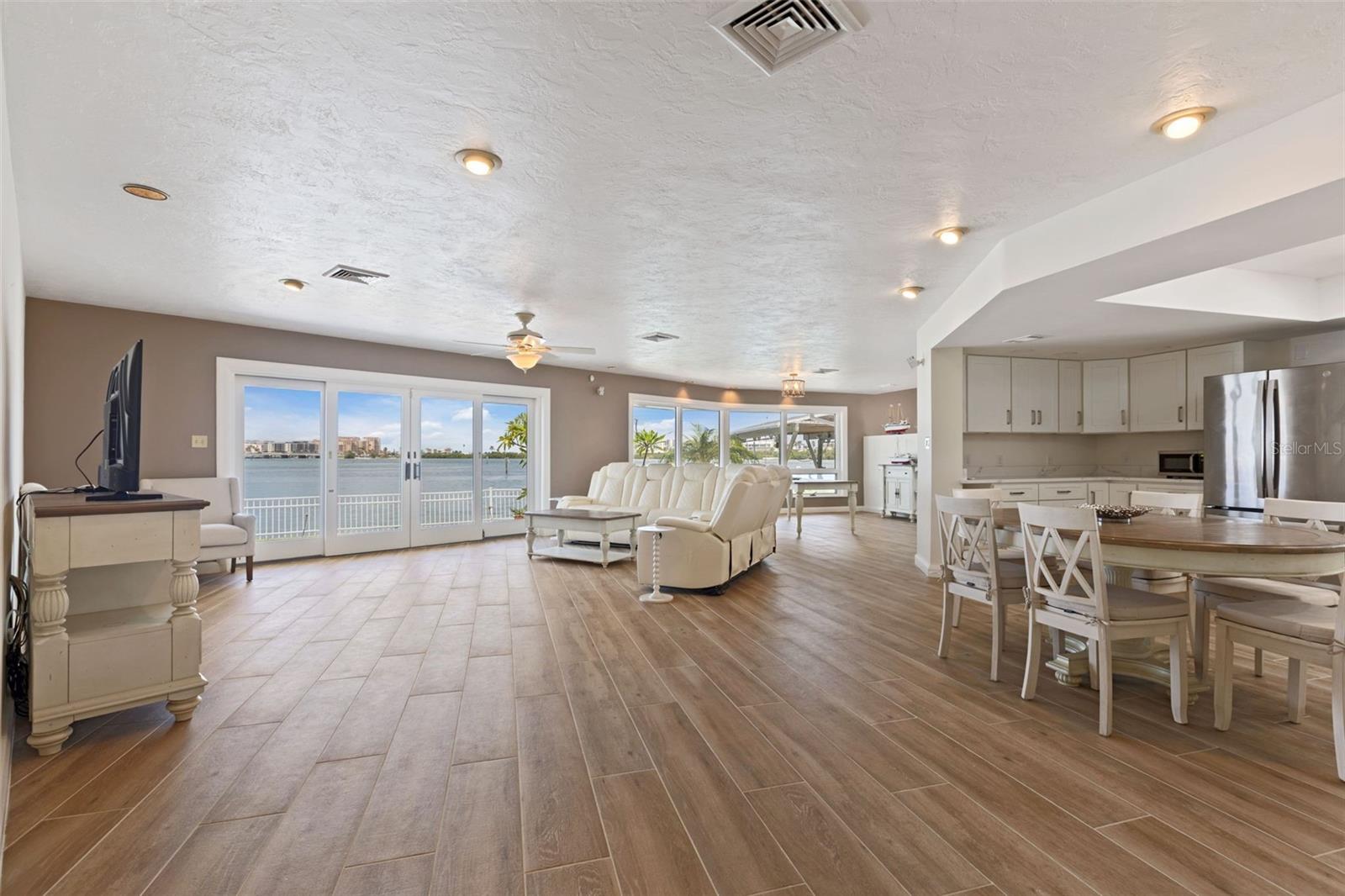 290 BAYSIDE DR — photo 24