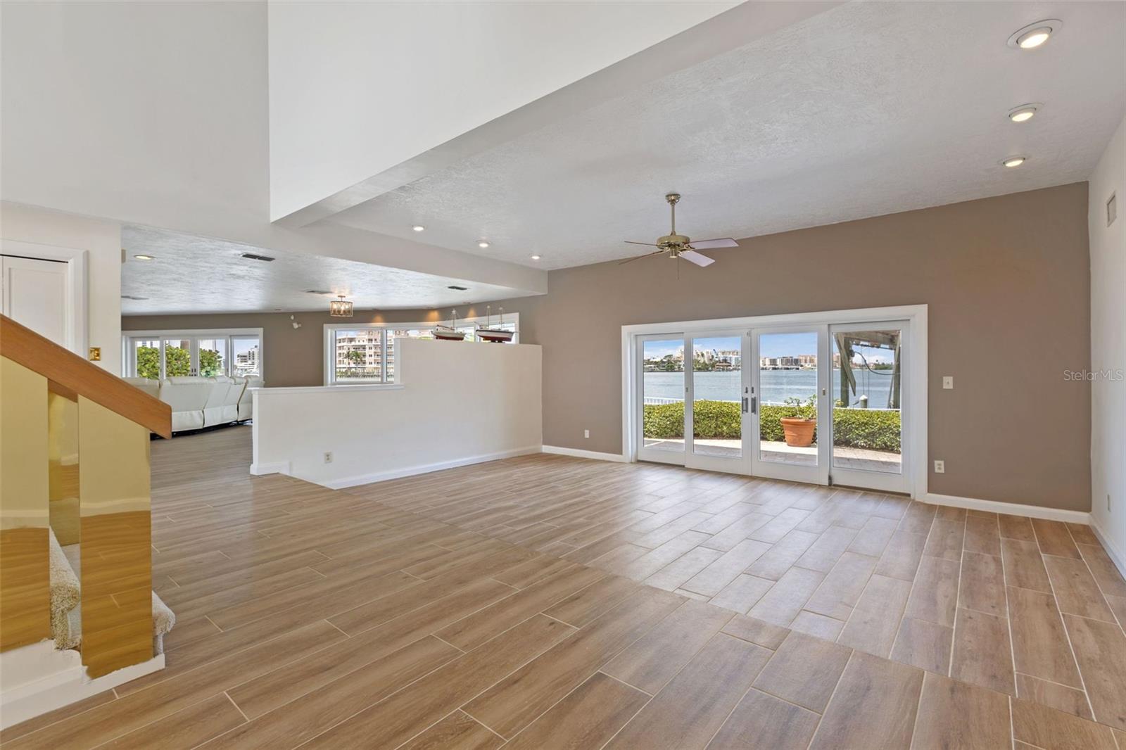 290 BAYSIDE DR — photo 17