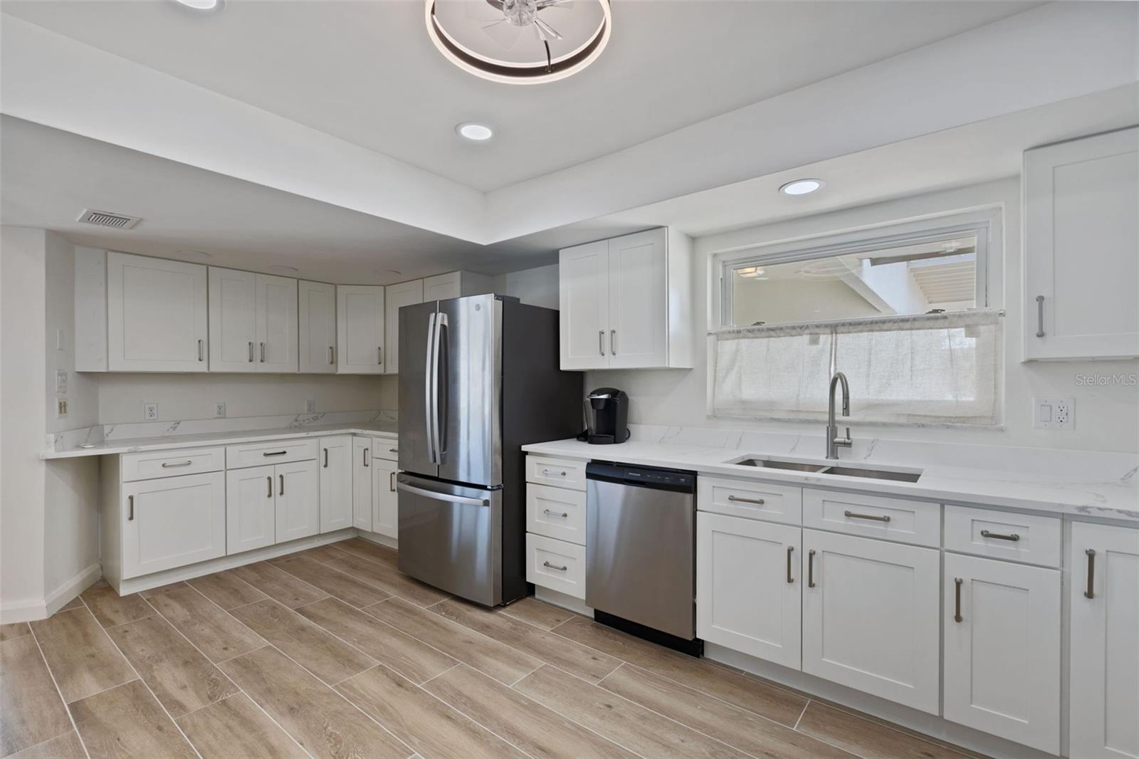 290 BAYSIDE DR — photo 32