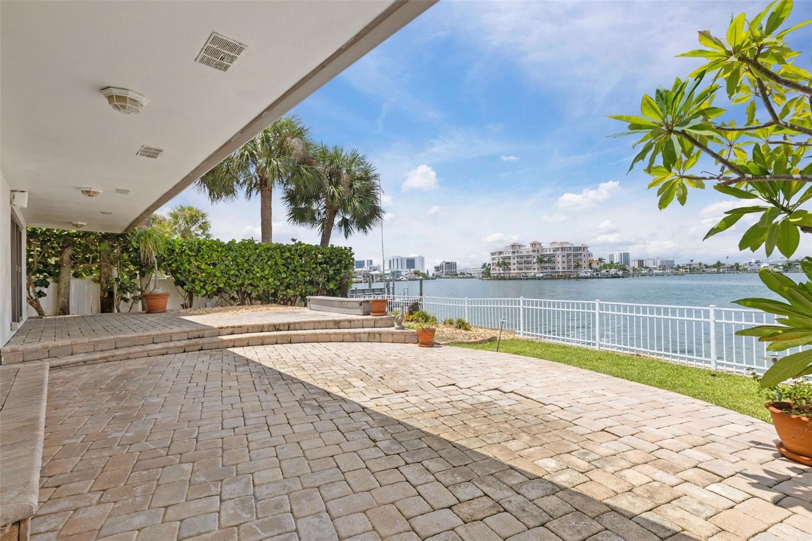 290 BAYSIDE DR — photo 8