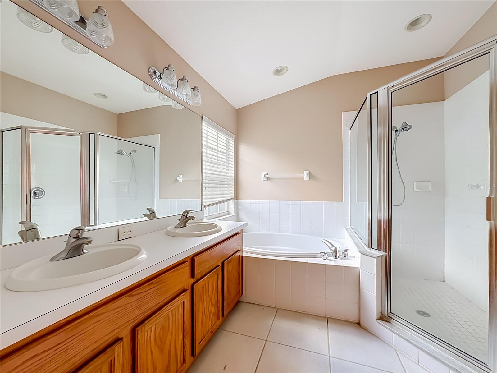 7931 CARRIAGE POINTE DR — photo 29