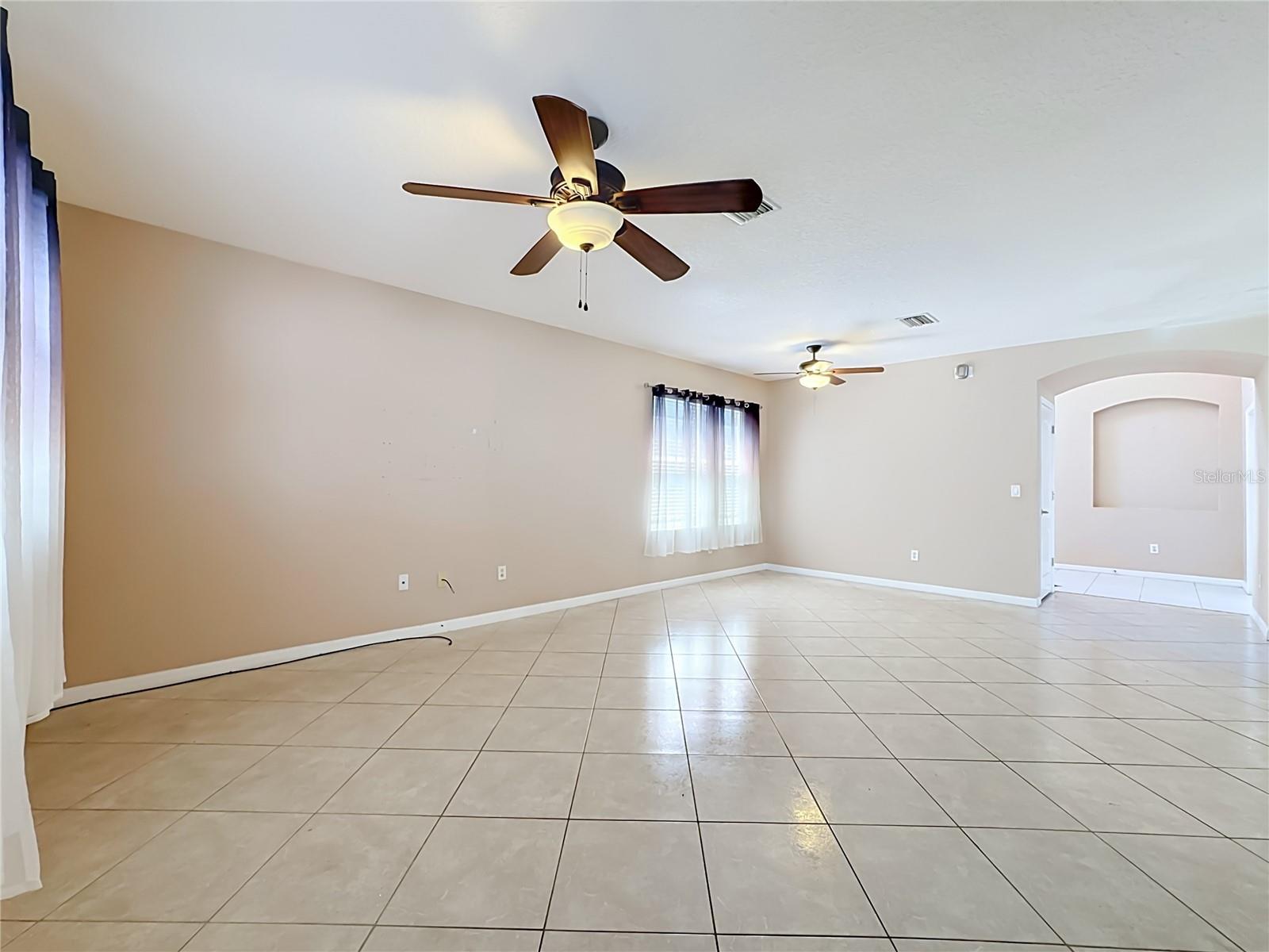 7931 CARRIAGE POINTE DR — photo 17