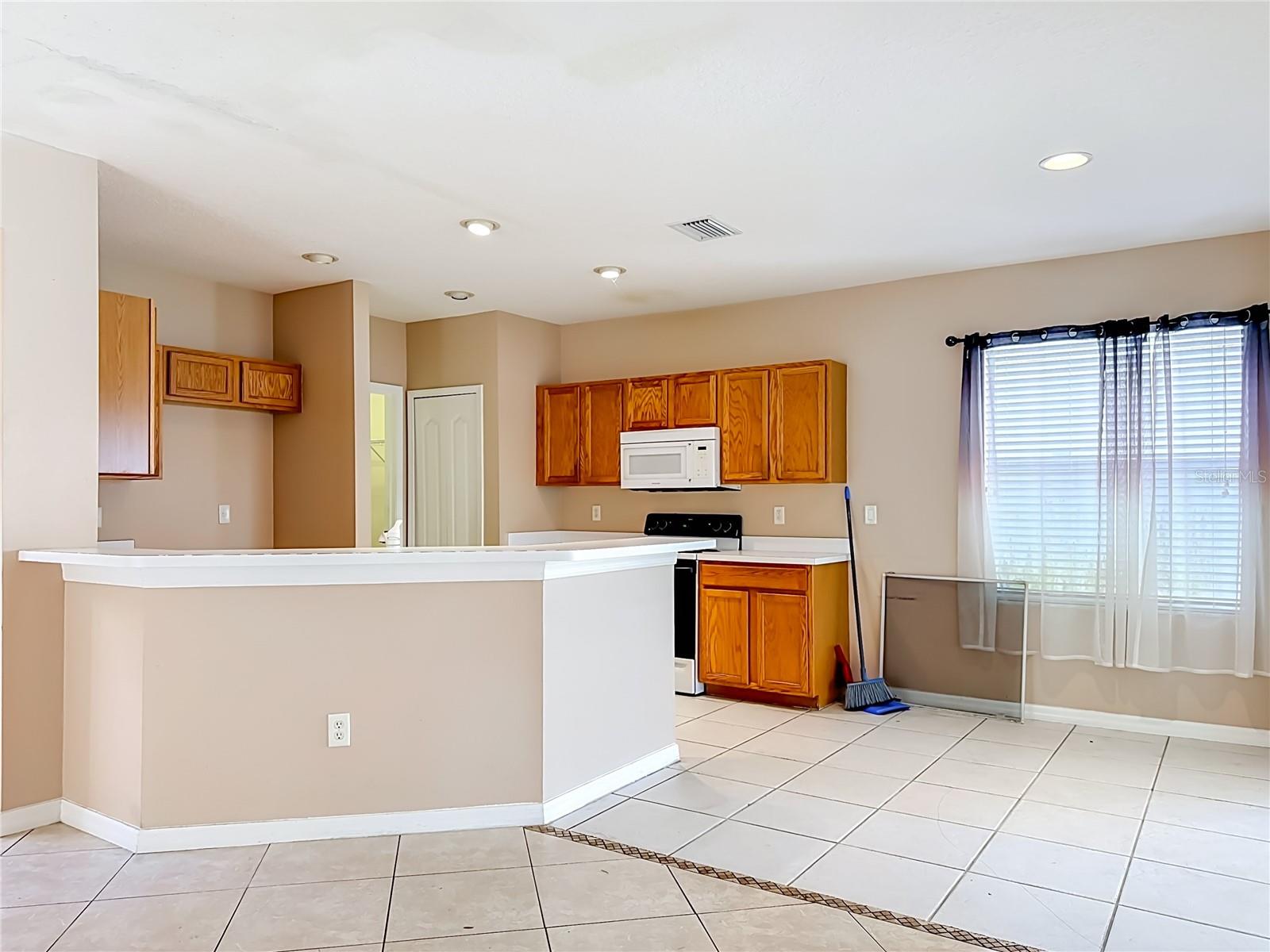 7931 CARRIAGE POINTE DR — photo 13