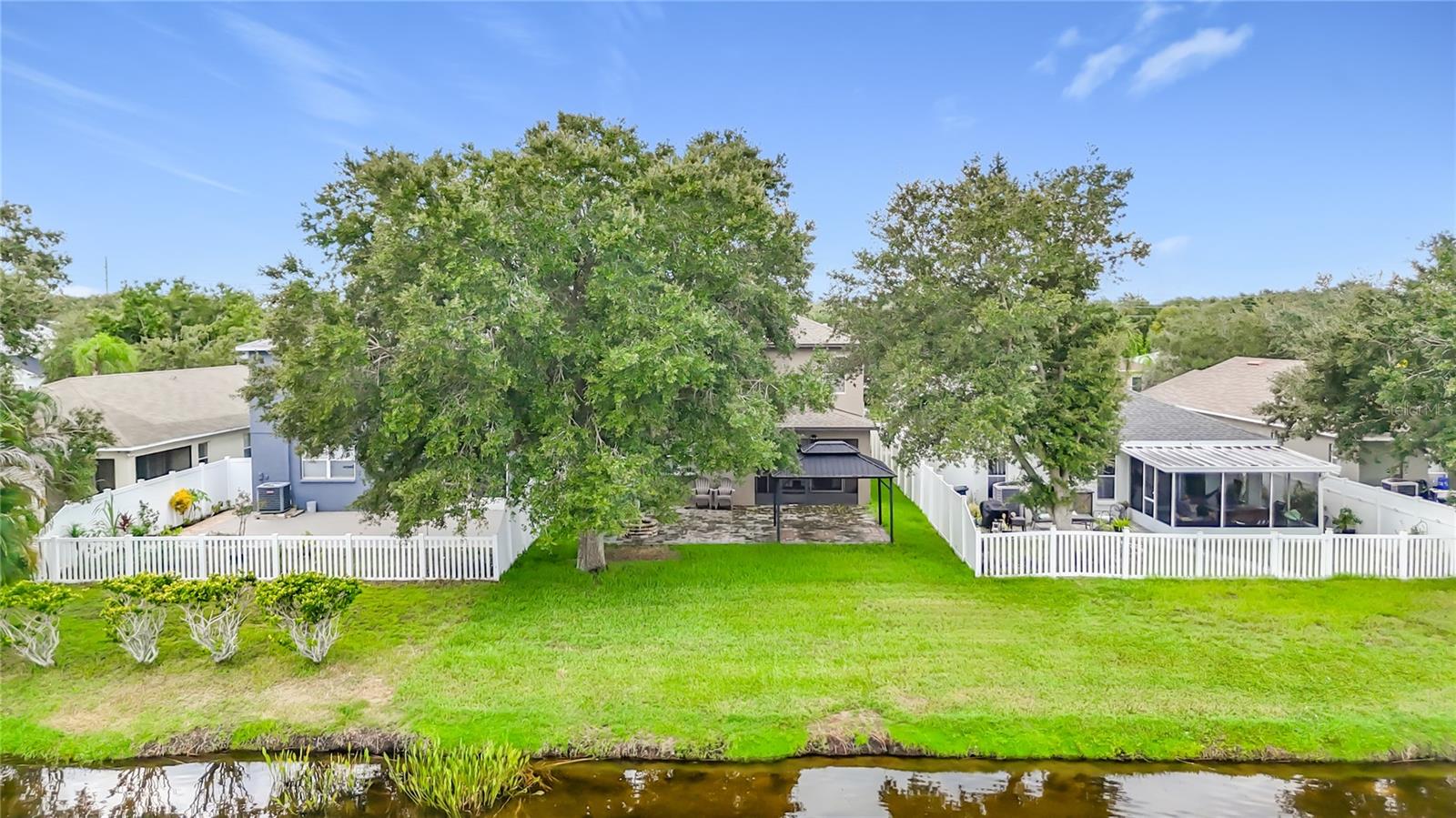 7931 CARRIAGE POINTE DR — photo 57