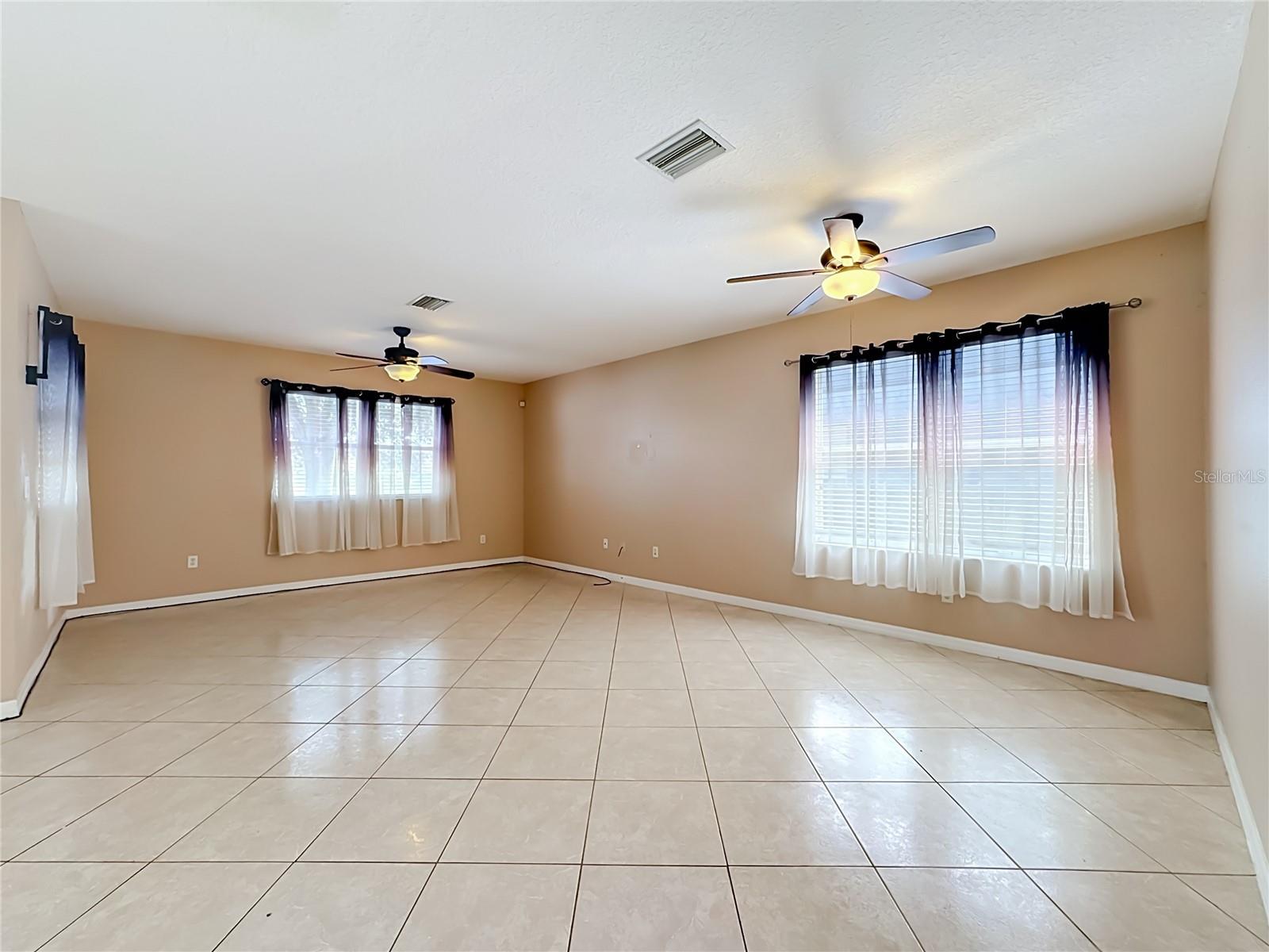 7931 CARRIAGE POINTE DR — photo 16