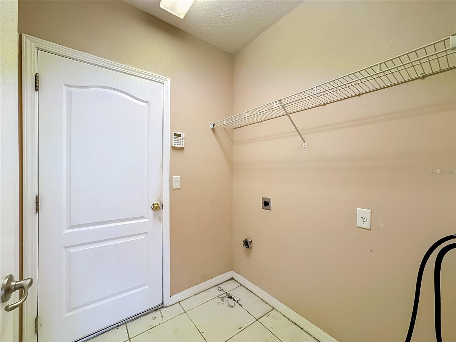 7931 CARRIAGE POINTE DR — photo 36
