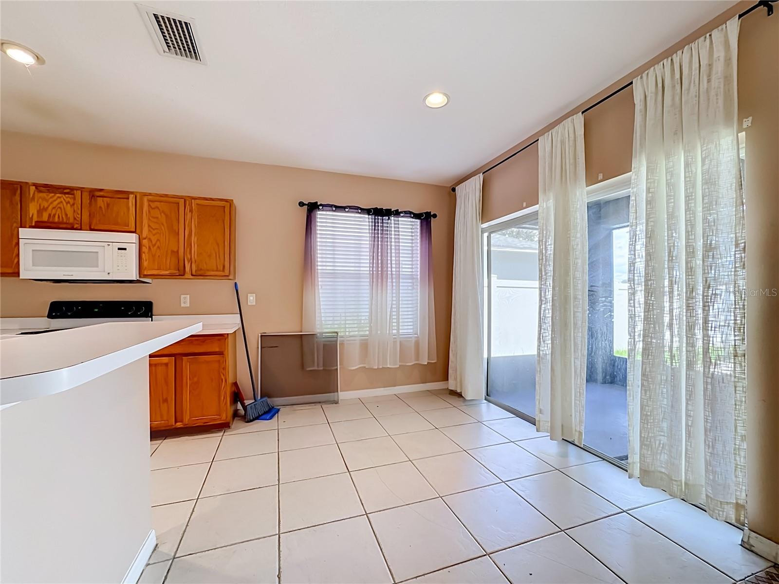 7931 CARRIAGE POINTE DR — photo 14