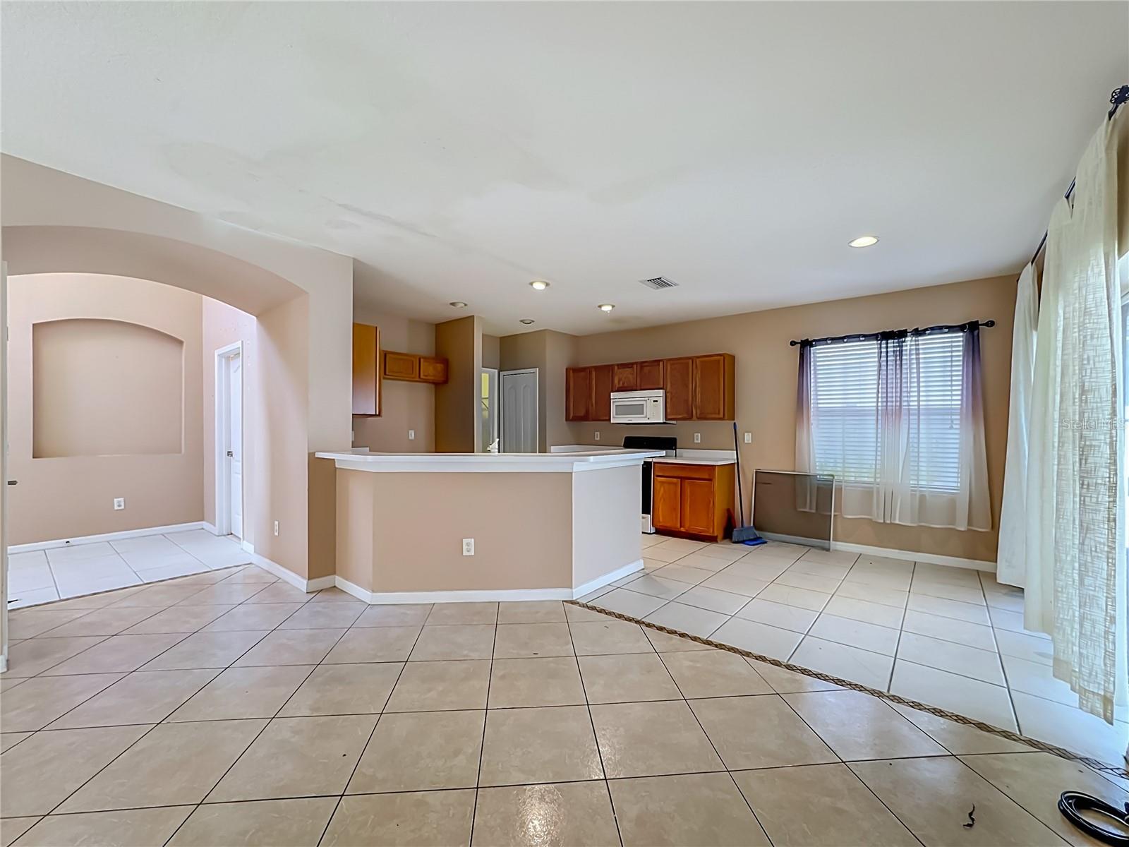 7931 CARRIAGE POINTE DR — photo 10