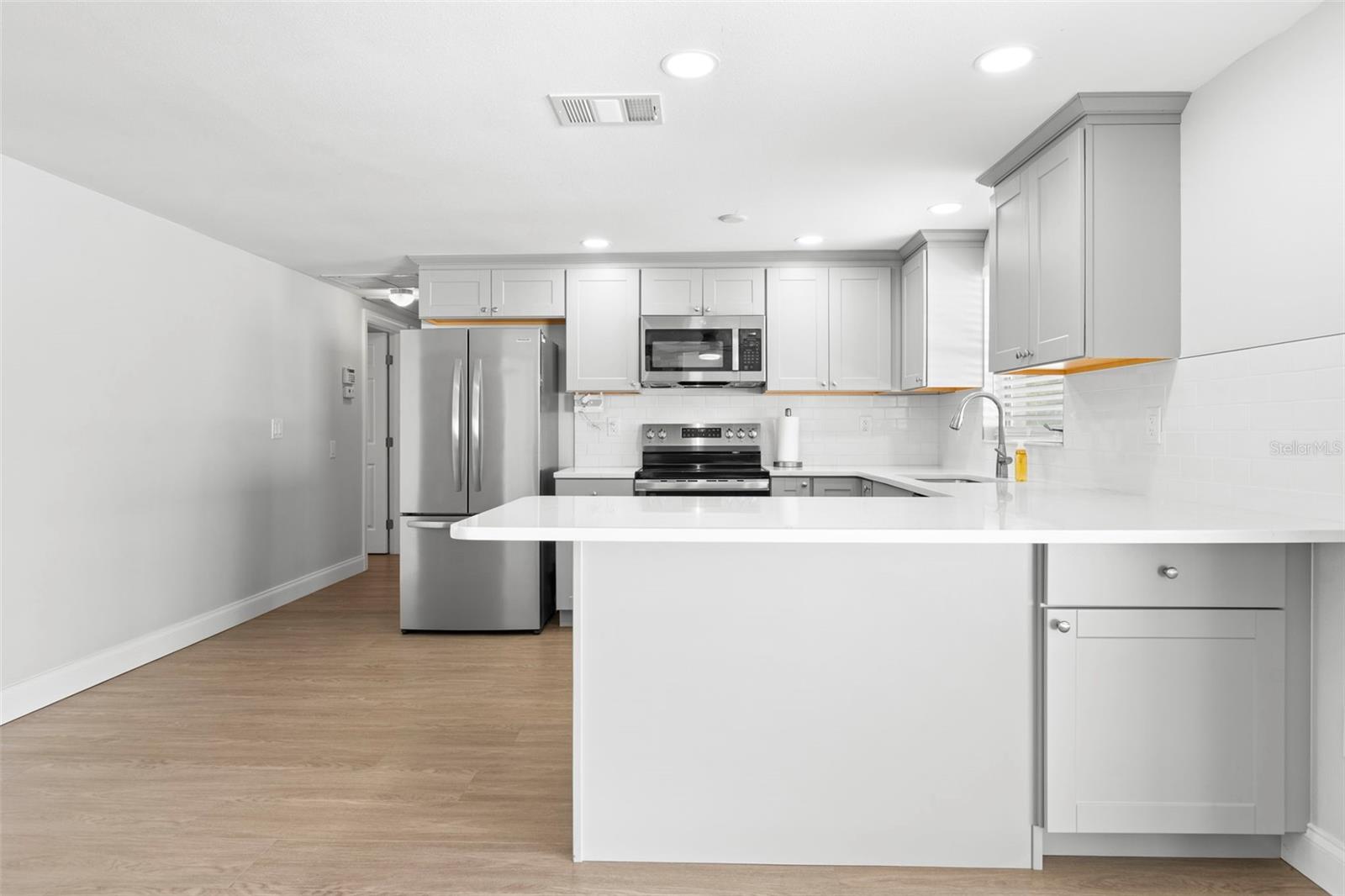6100 WOODROW WILSON BLVD NE — photo 10