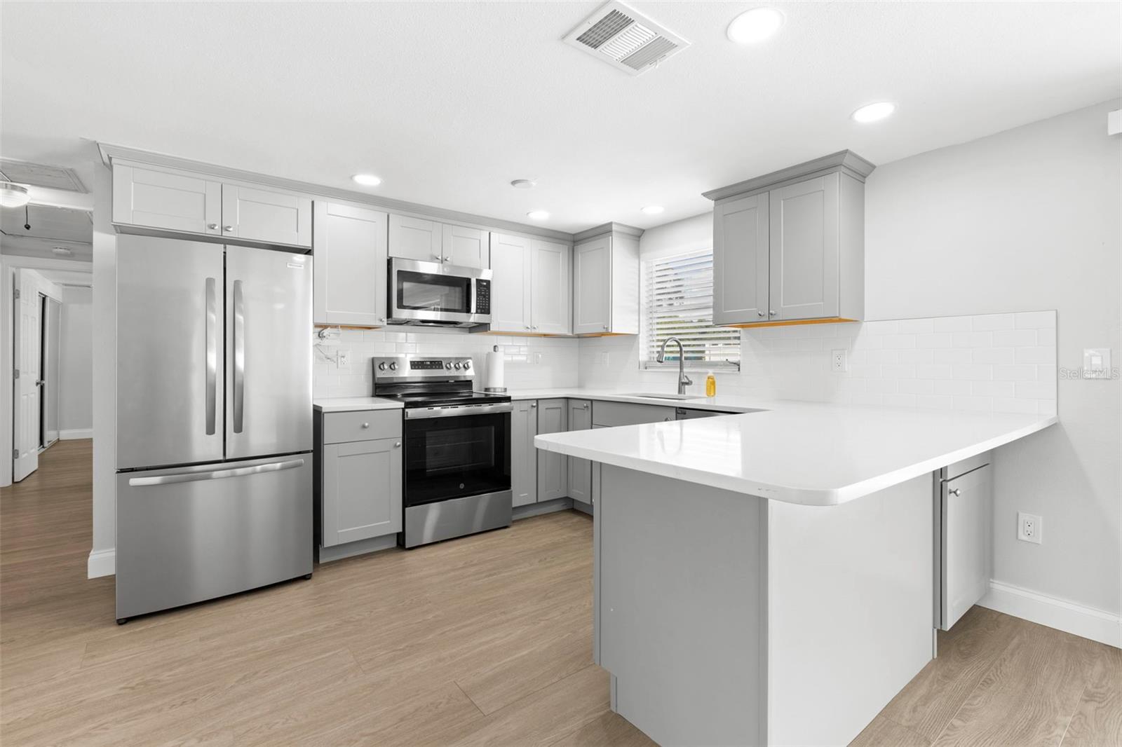 6100 WOODROW WILSON BLVD NE — photo 9