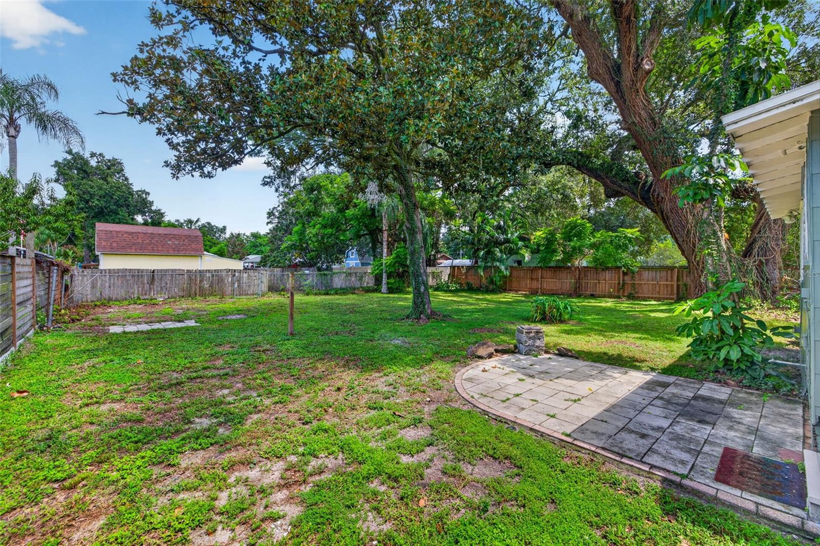 1102 E CHELSEA ST — photo 30